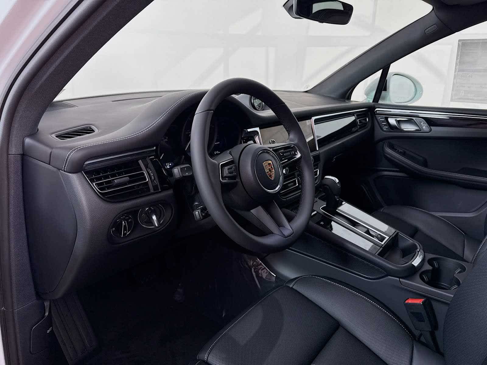 Thumbnail: 2026 Porsche Macan - 4