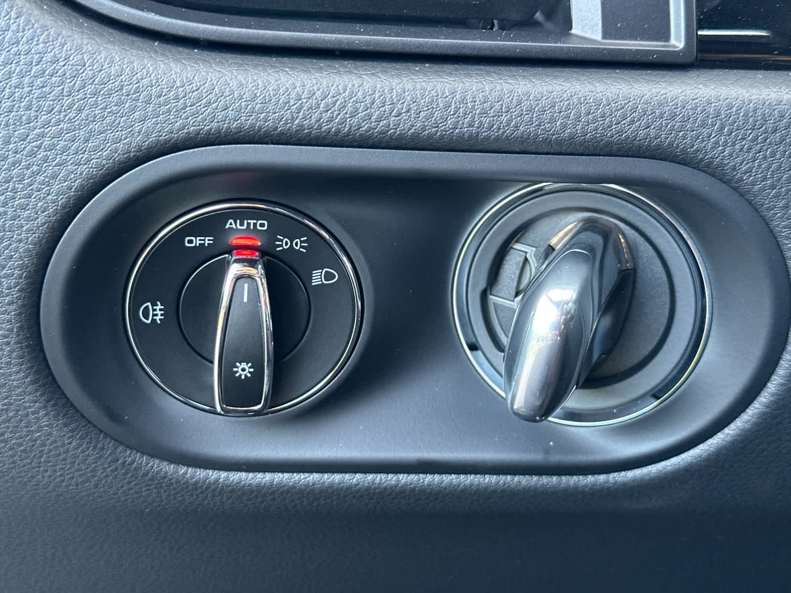 Thumbnail: 2026 Porsche Macan - 29