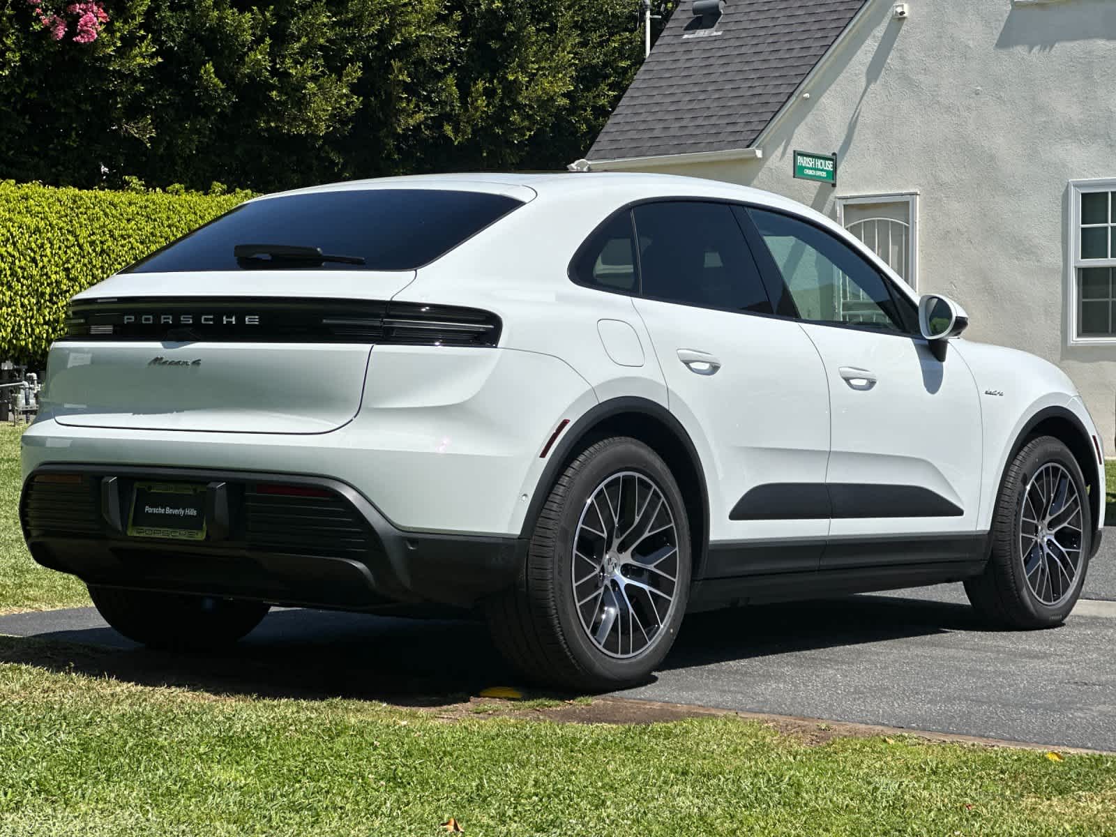Thumbnail: 2026 Porsche Macan - 8