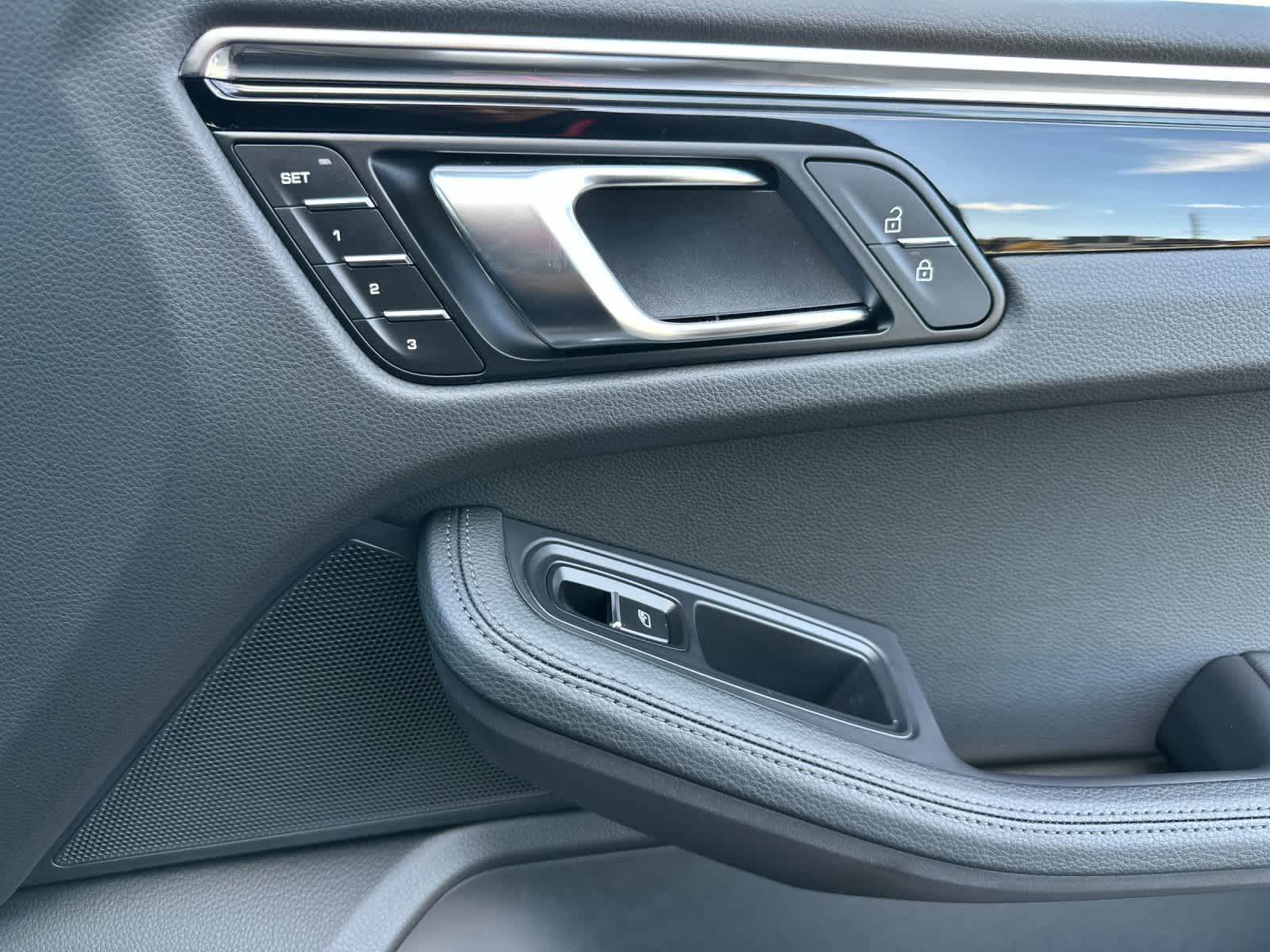 Thumbnail: 2026 Porsche Macan - 19