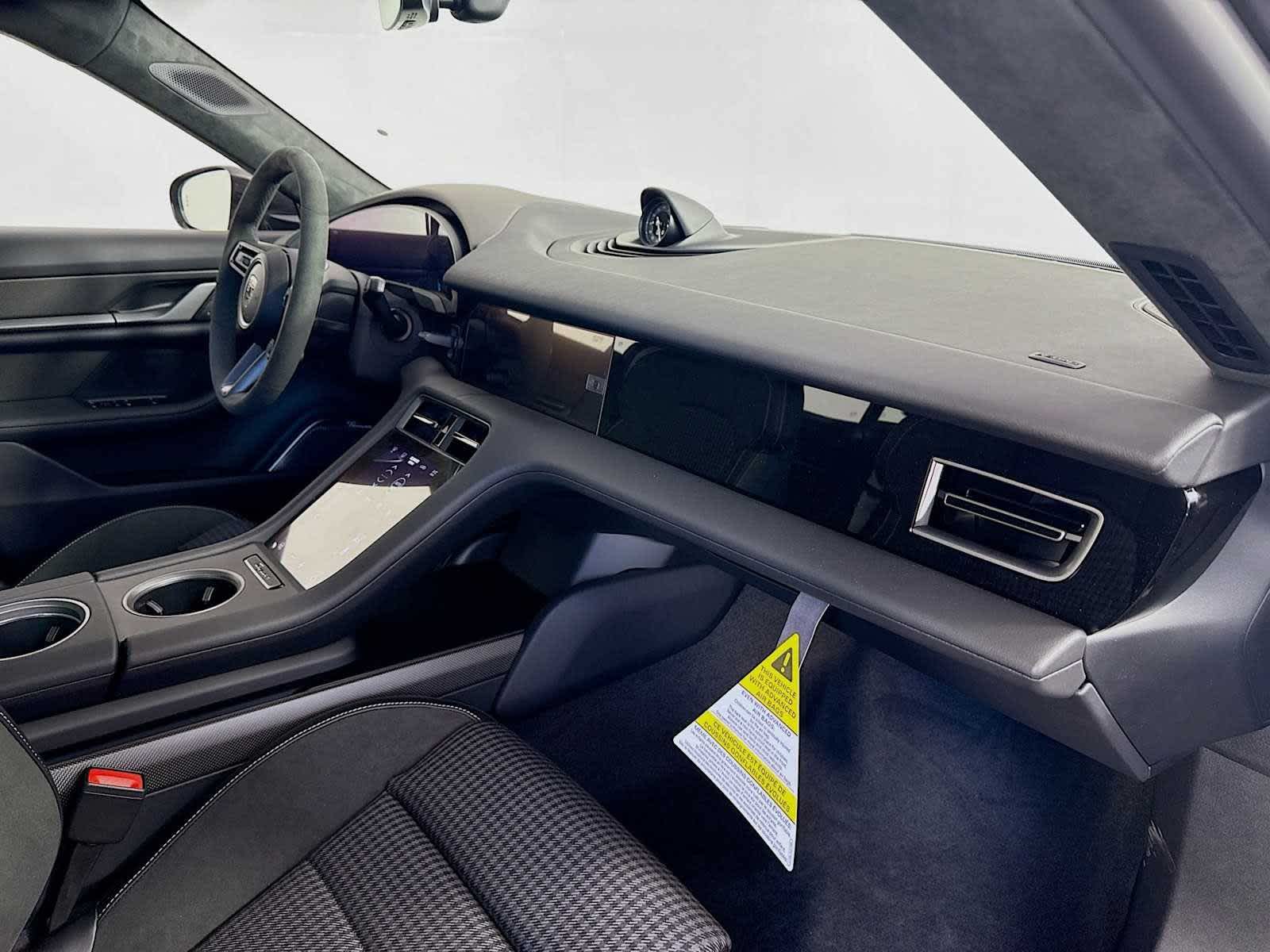 Thumbnail: 2025 Porsche Taycan - 22