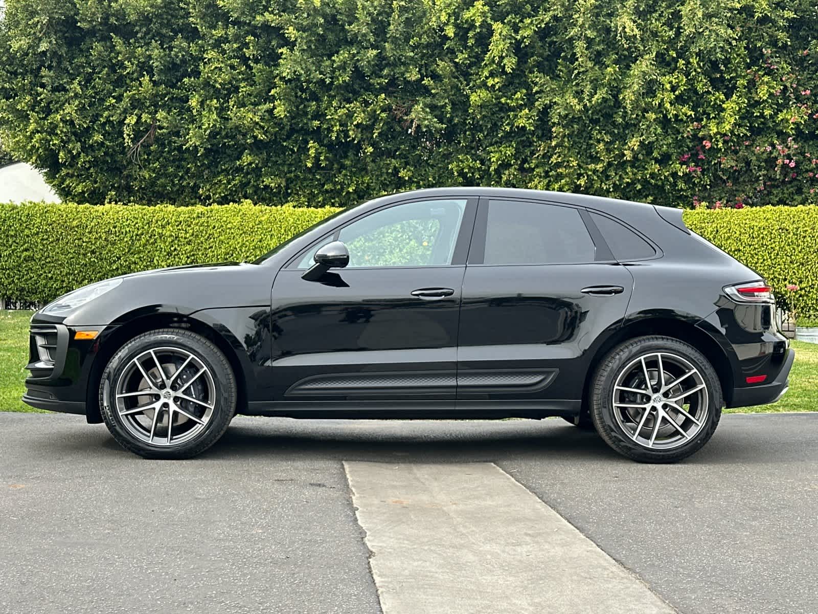 Thumbnail: 2026 Porsche Macan - 2