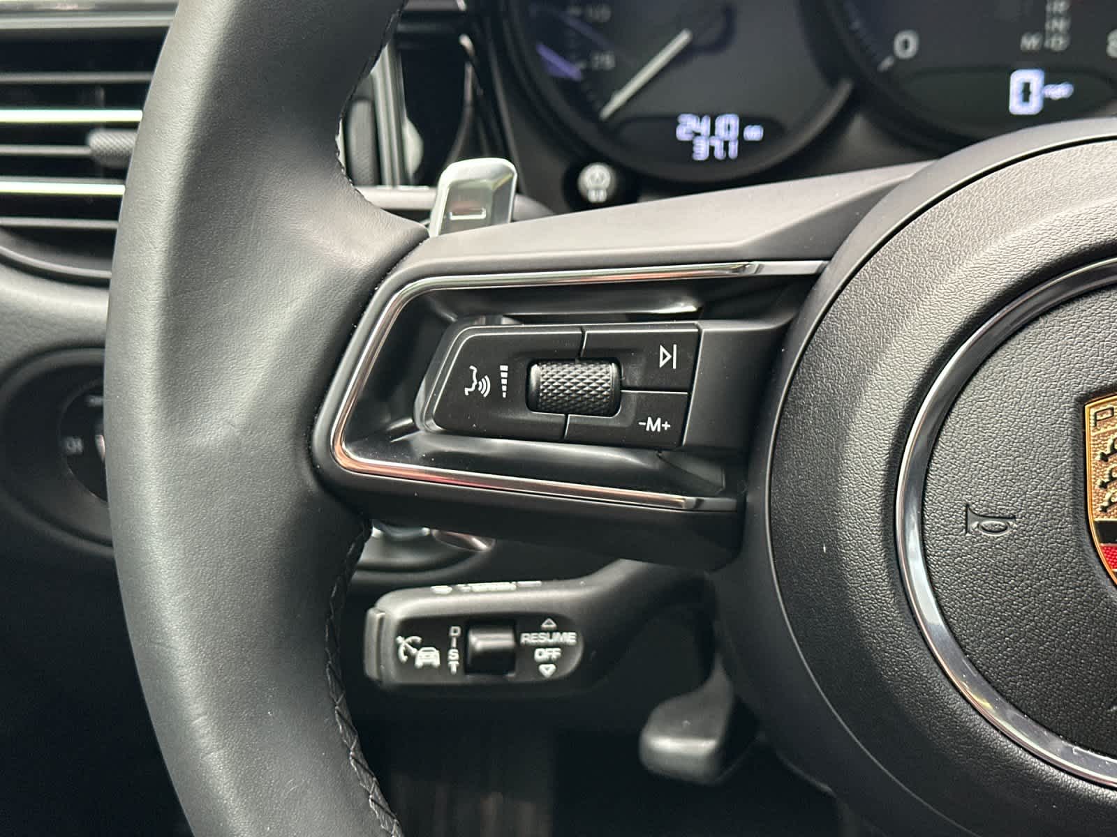 Thumbnail: 2025 Porsche Macan - 25