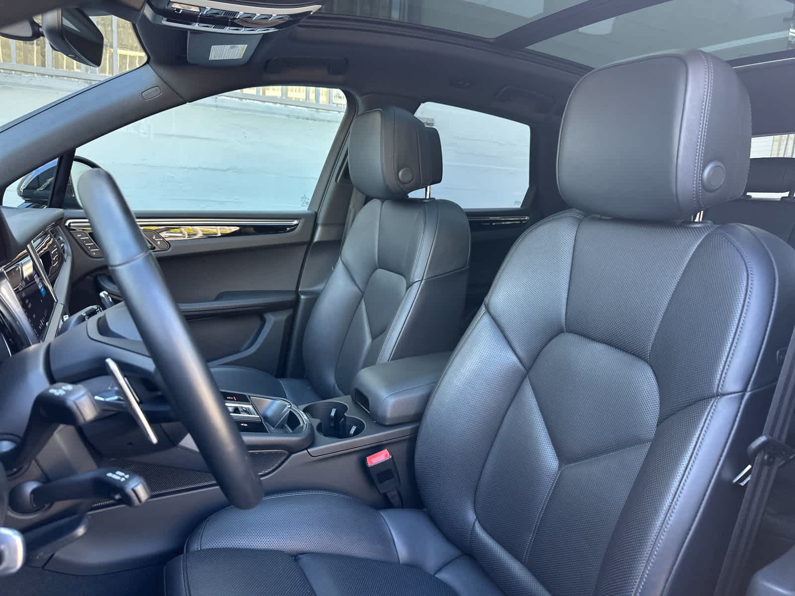 Thumbnail: 2025 Porsche Macan - 5