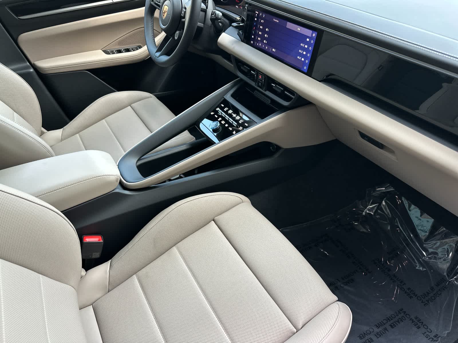 Thumbnail: 2026 Porsche Macan - 17