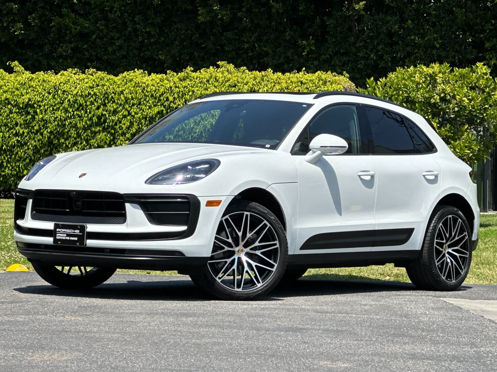 Thumbnail: 2026 Porsche Macan - 1