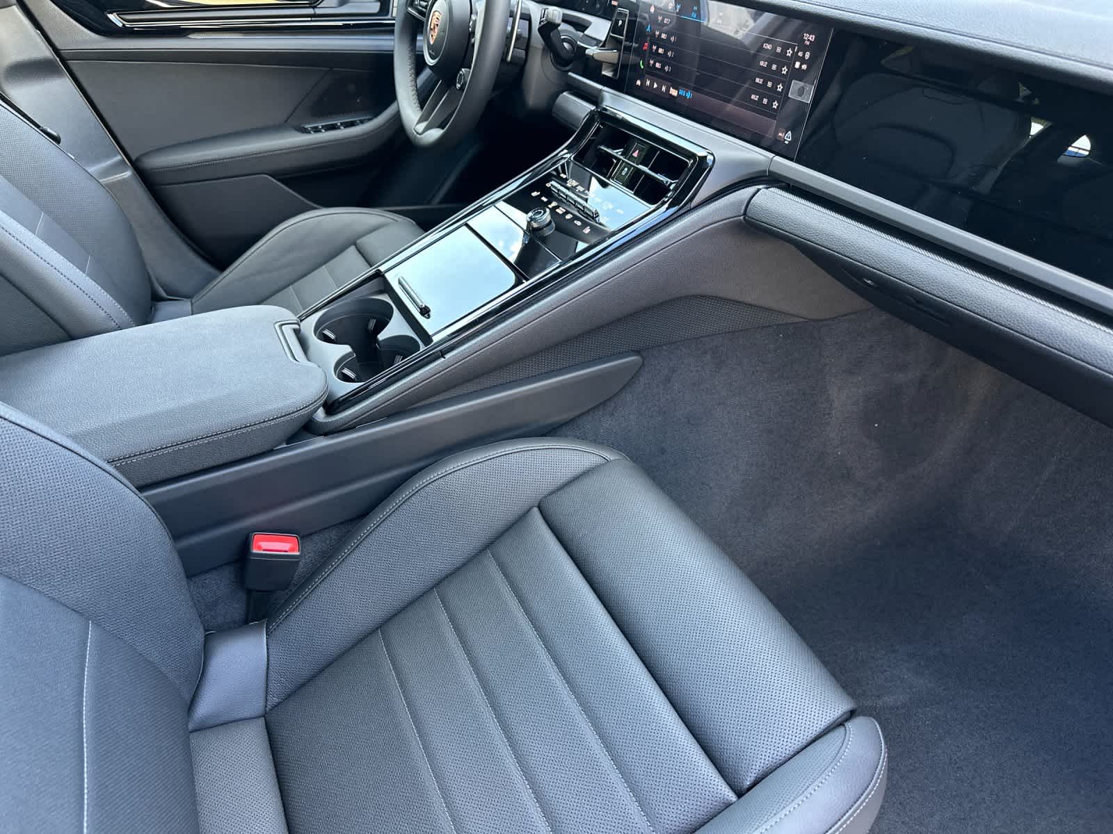 Thumbnail: 2026 Porsche Panamera - 16