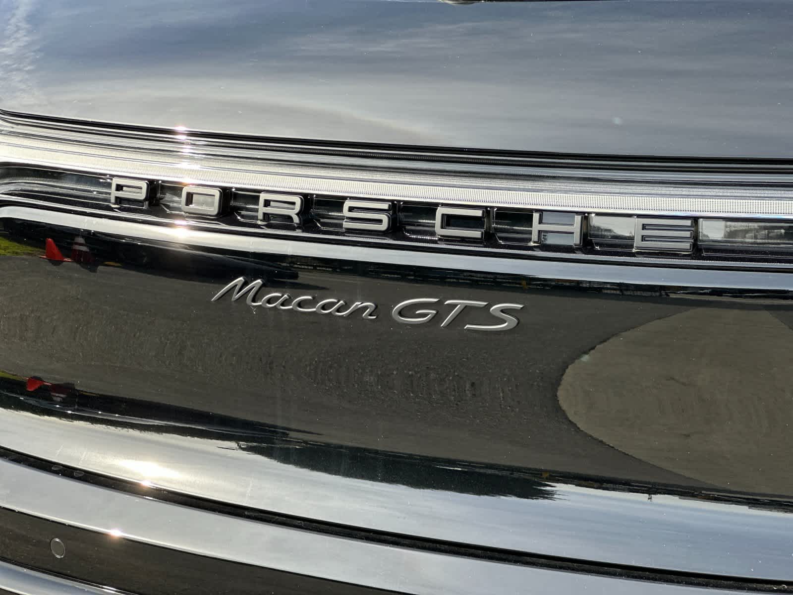 Thumbnail: 2026 Porsche Macan - 32