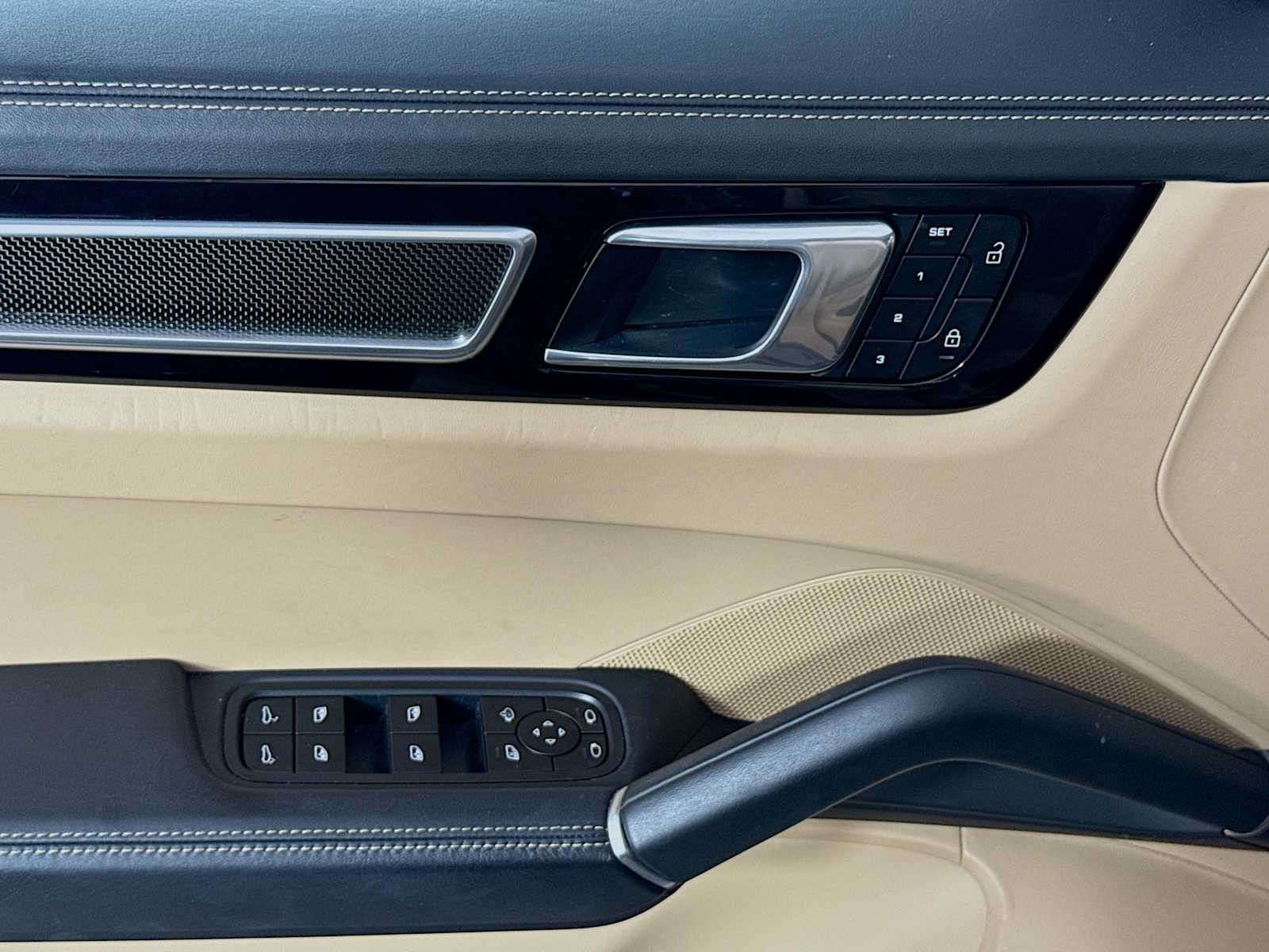 Thumbnail: 2022 Porsche Cayenne - 15