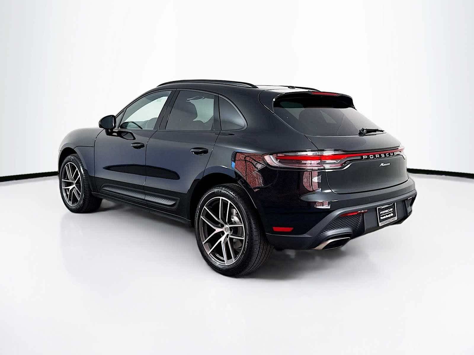 Thumbnail: 2025 Porsche Macan - 3