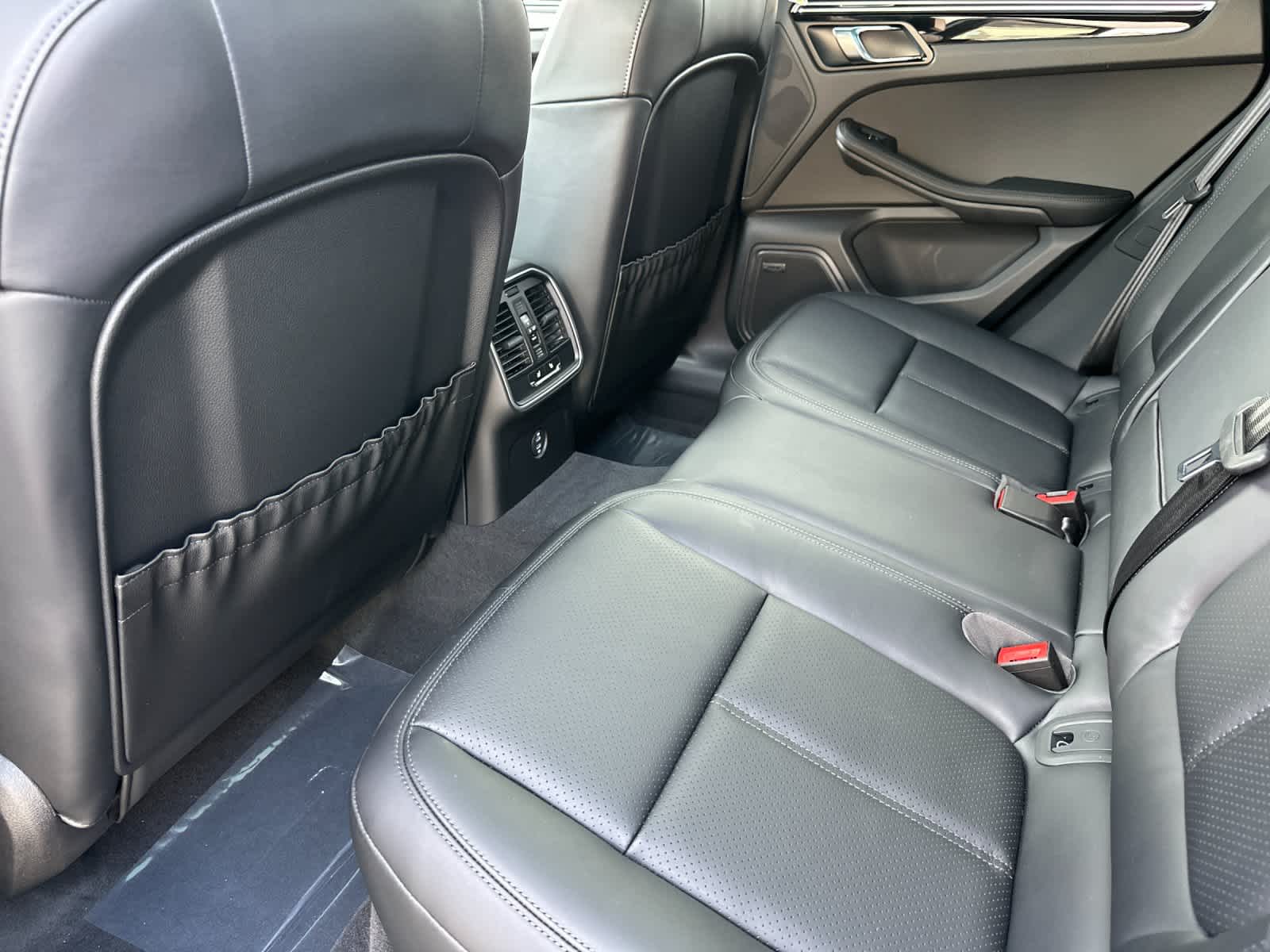 Thumbnail: 2026 Porsche Macan - 13