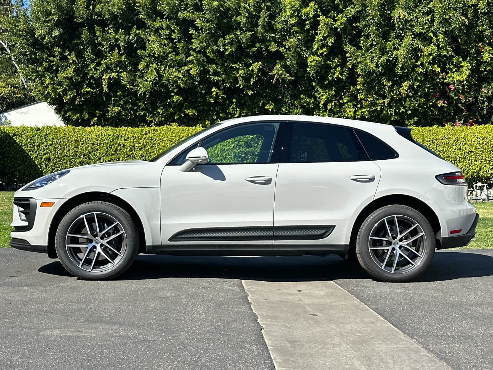 Thumbnail: 2026 Porsche Macan - 2