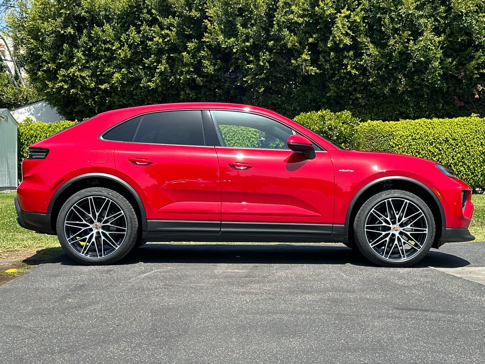 Thumbnail: 2026 Porsche Macan - 9