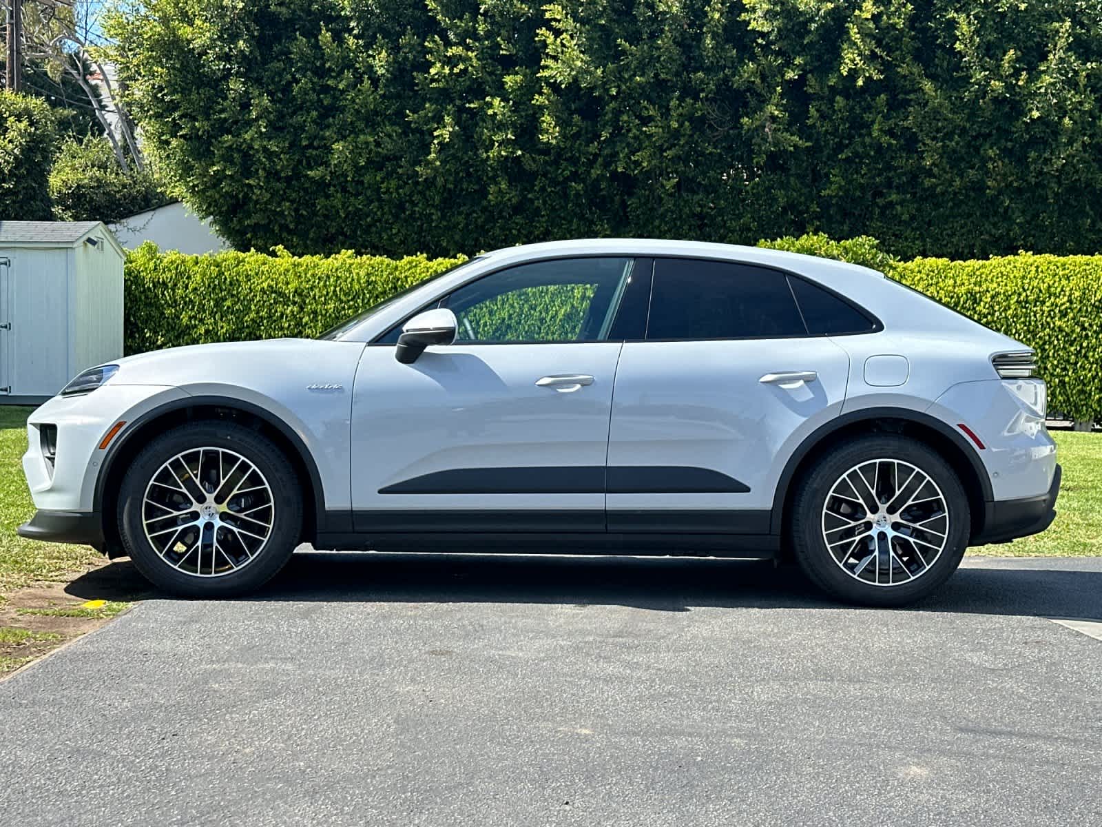 Thumbnail: 2026 Porsche Macan - 2