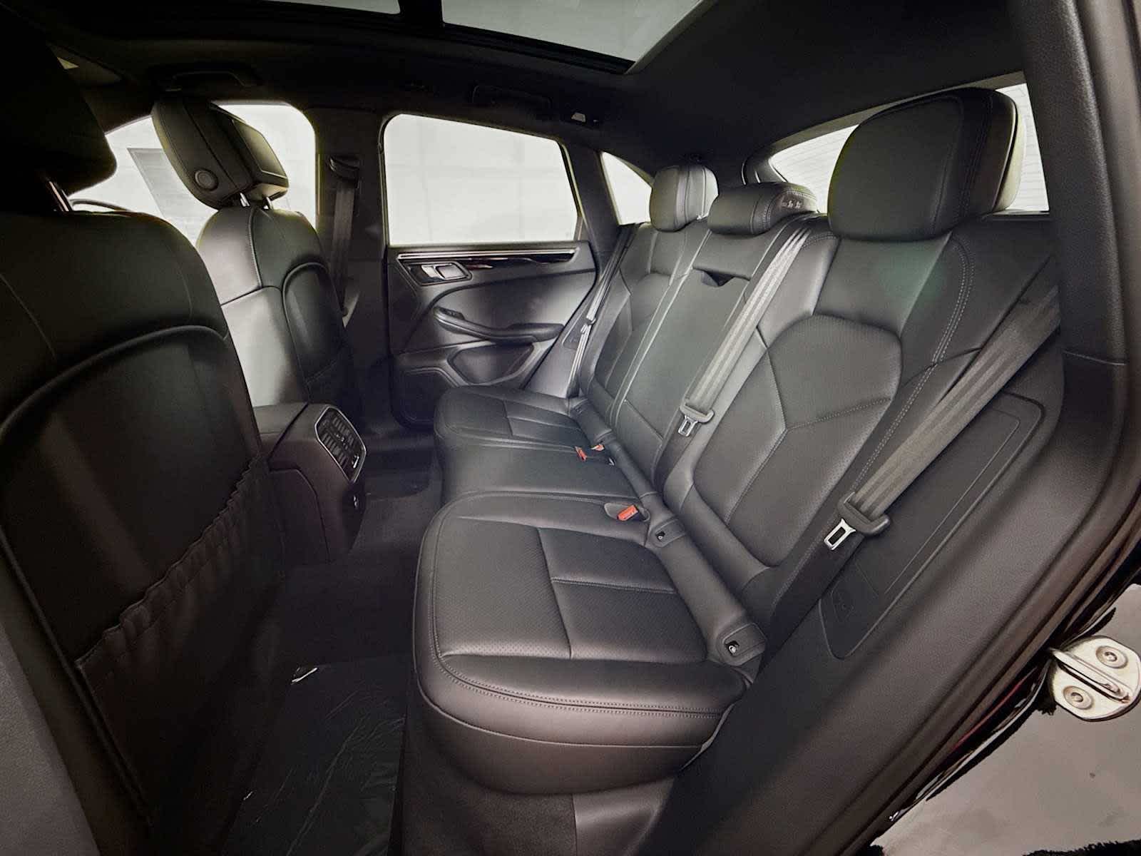 Thumbnail: 2026 Porsche Macan - 17