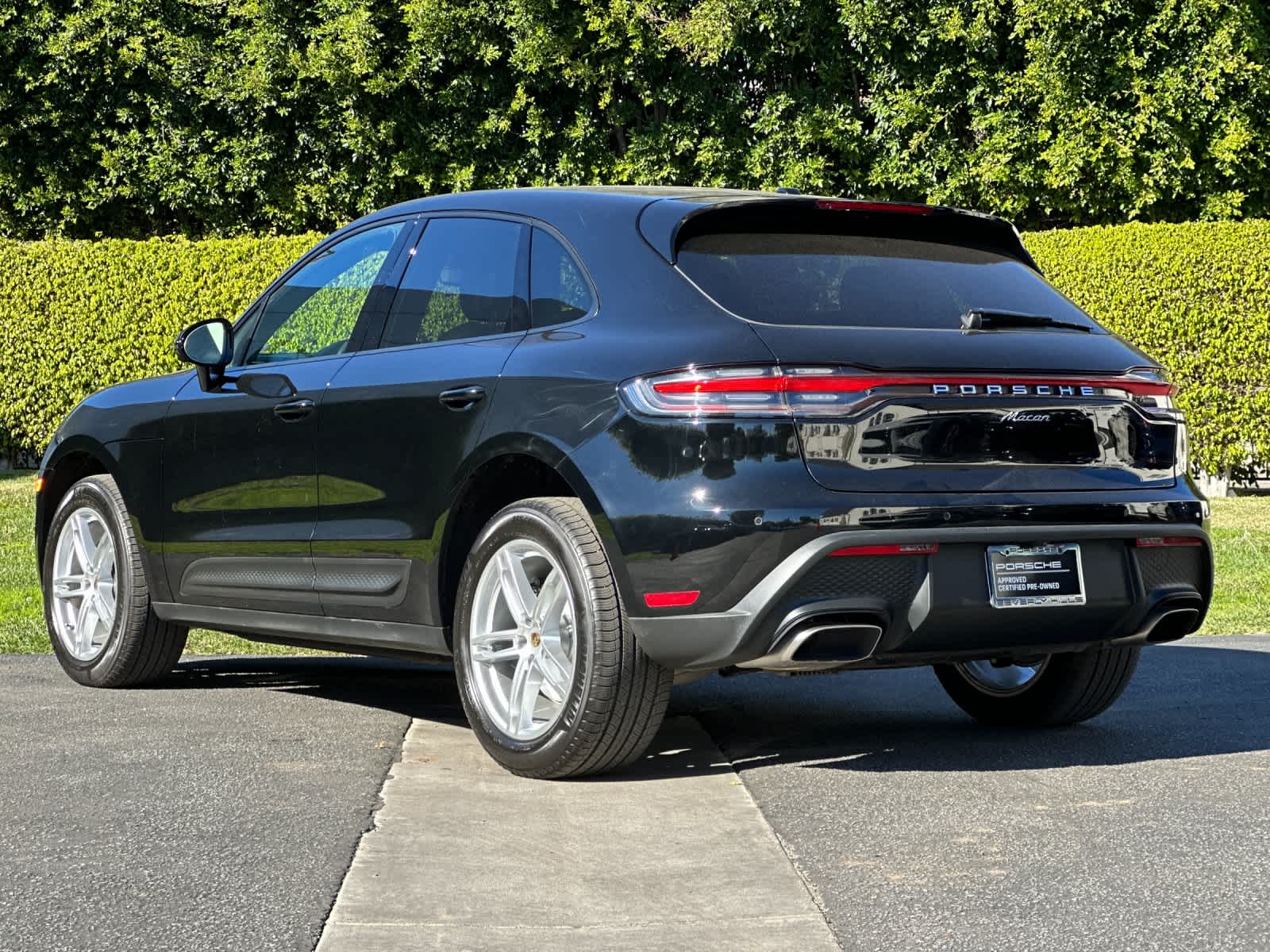 Thumbnail: 2025 Porsche Macan - 3