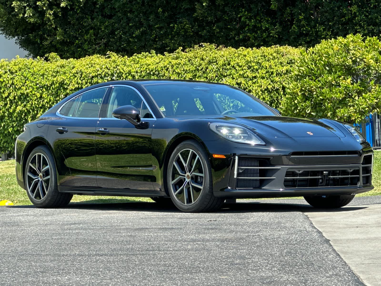 Thumbnail: 2026 Porsche Panamera - 10