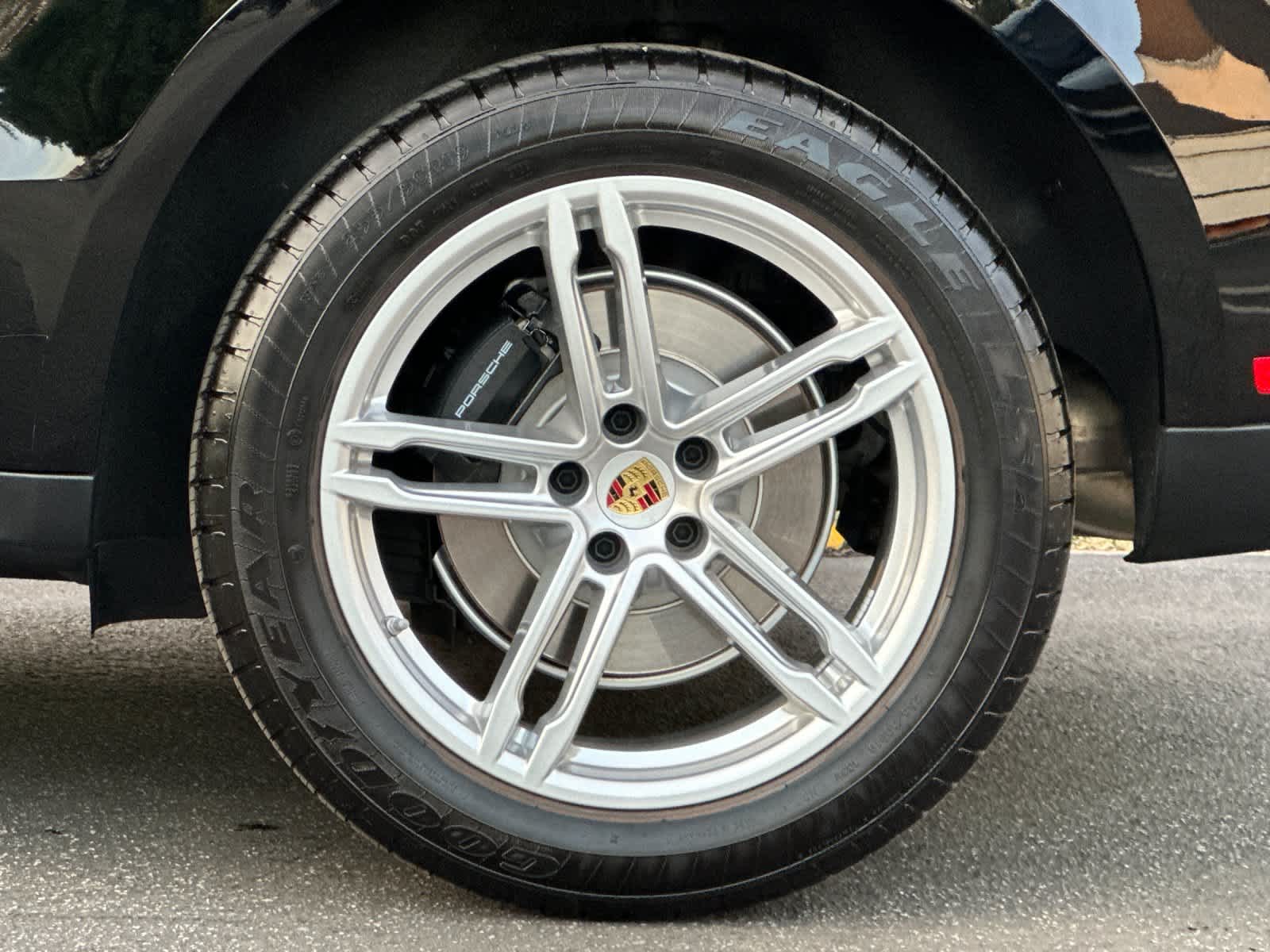 Thumbnail: 2025 Porsche Macan - 30