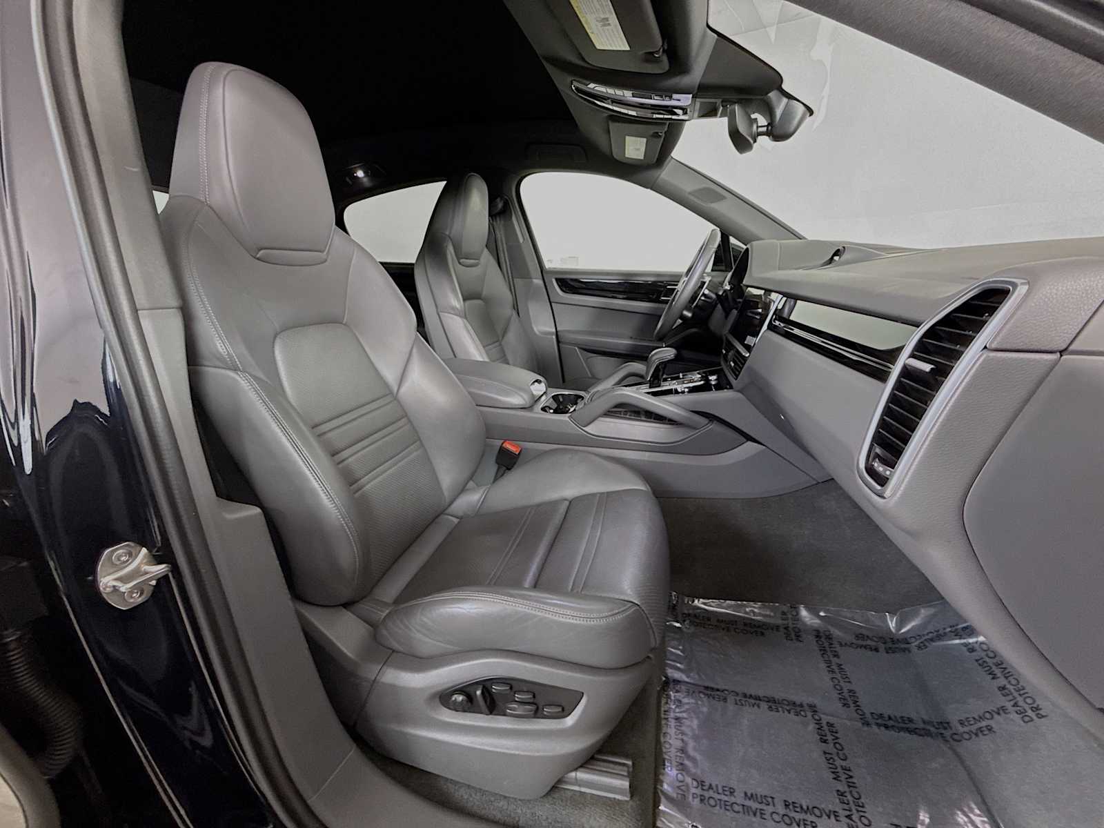 Thumbnail: 2022 Porsche Cayenne - 22