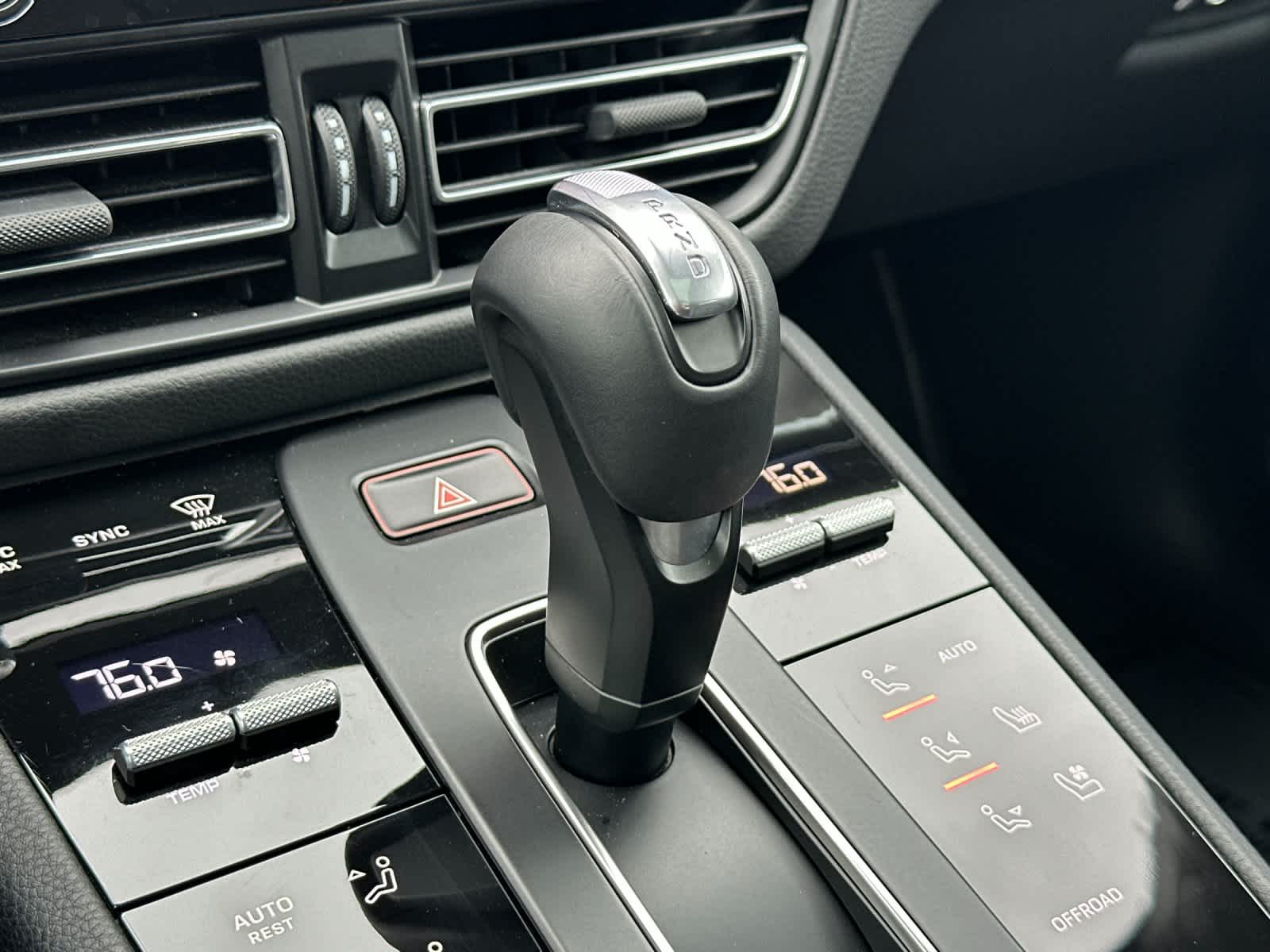 Thumbnail: 2025 Porsche Macan - 25