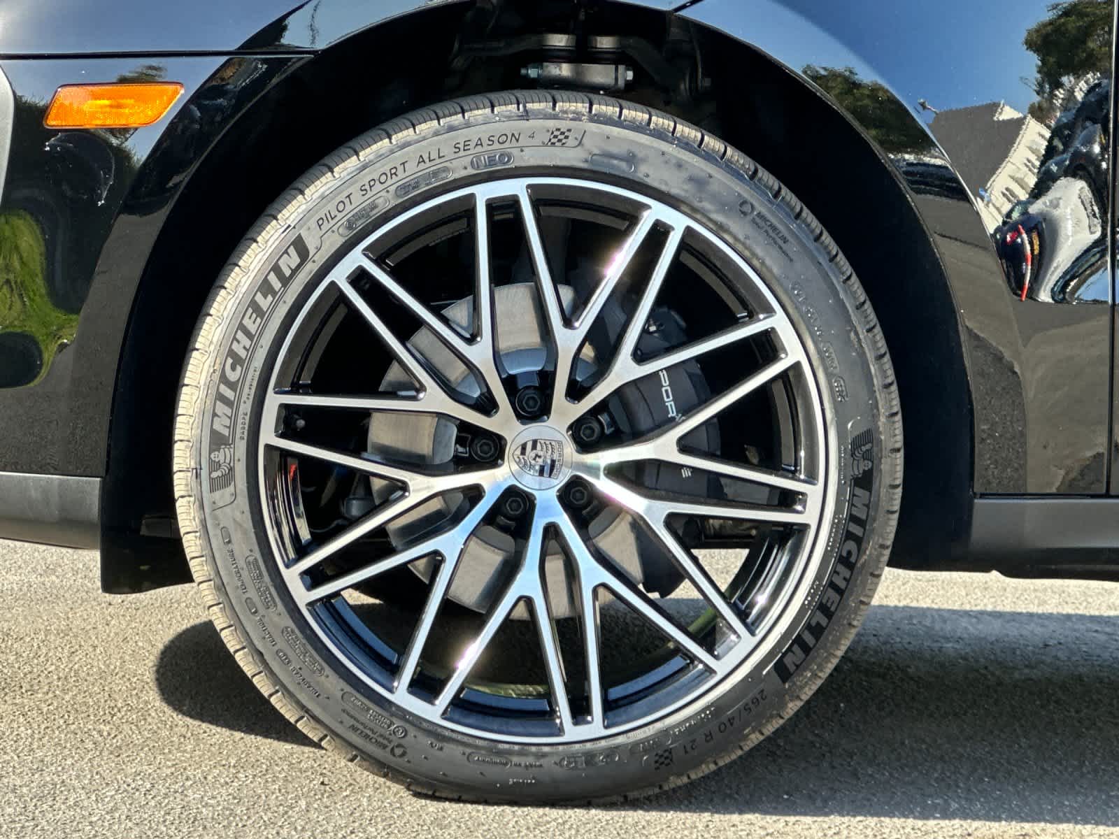 Thumbnail: 2026 Porsche Macan - 30