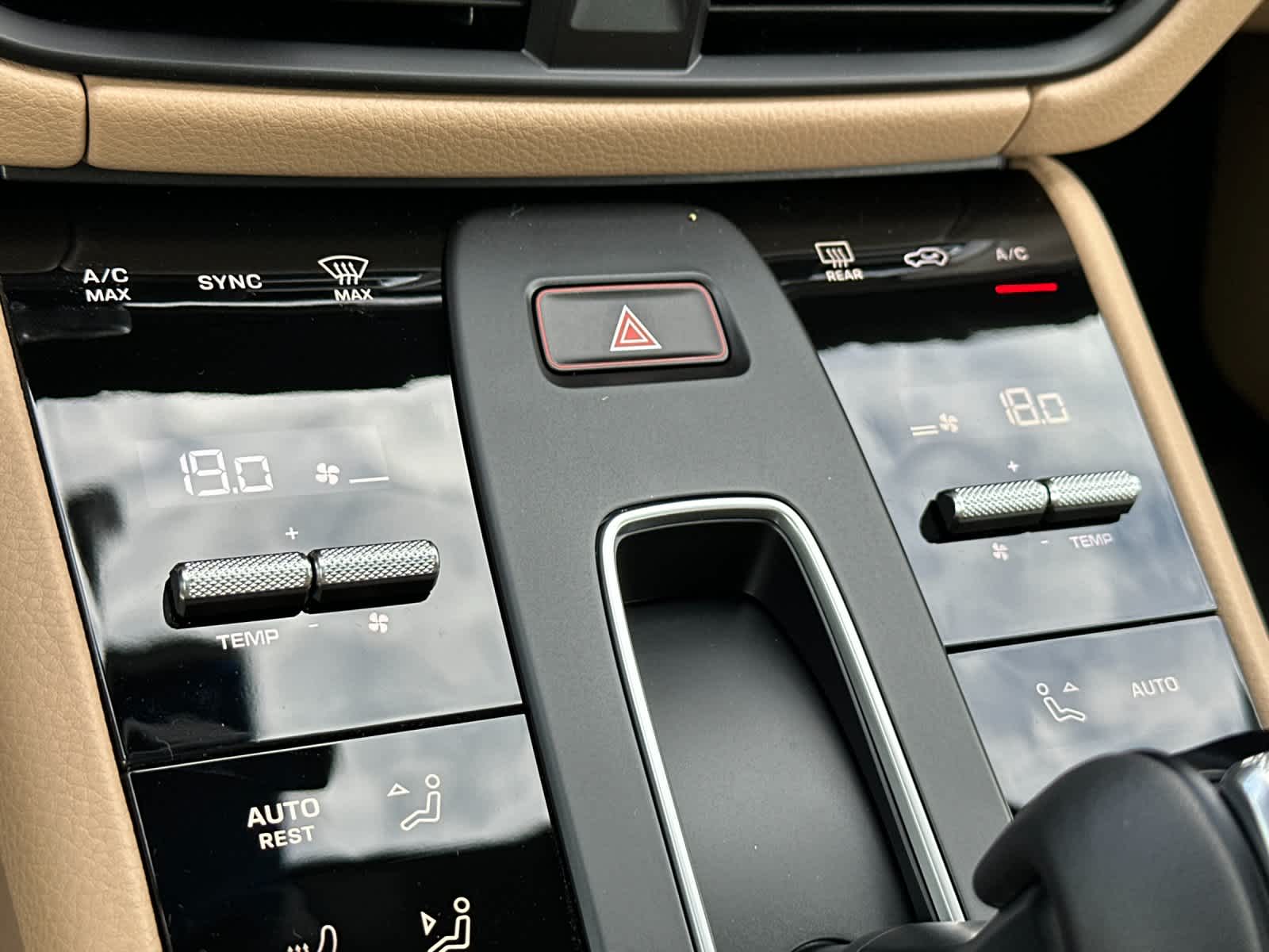 Thumbnail: 2026 Porsche Macan - 23