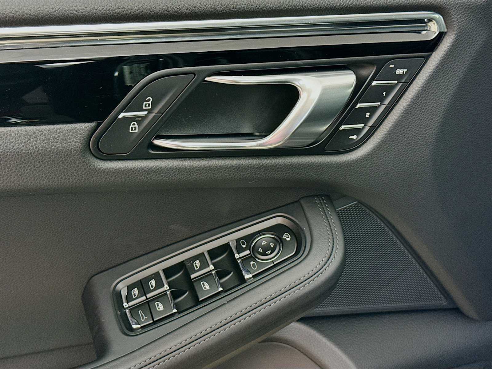 Thumbnail: 2026 Porsche Macan - 14