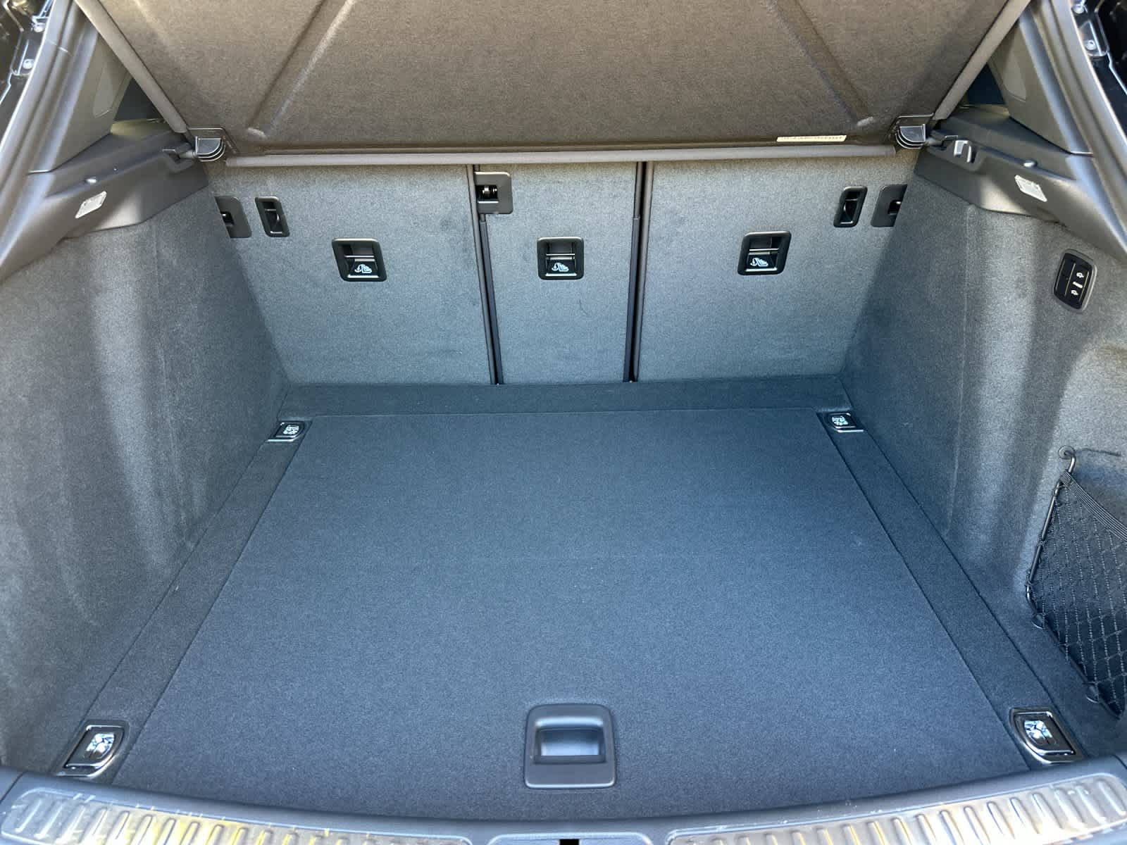 Thumbnail: 2026 Porsche Macan - 16