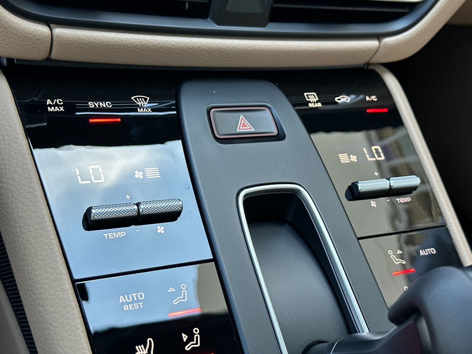 Thumbnail: 2026 Porsche Macan - 22