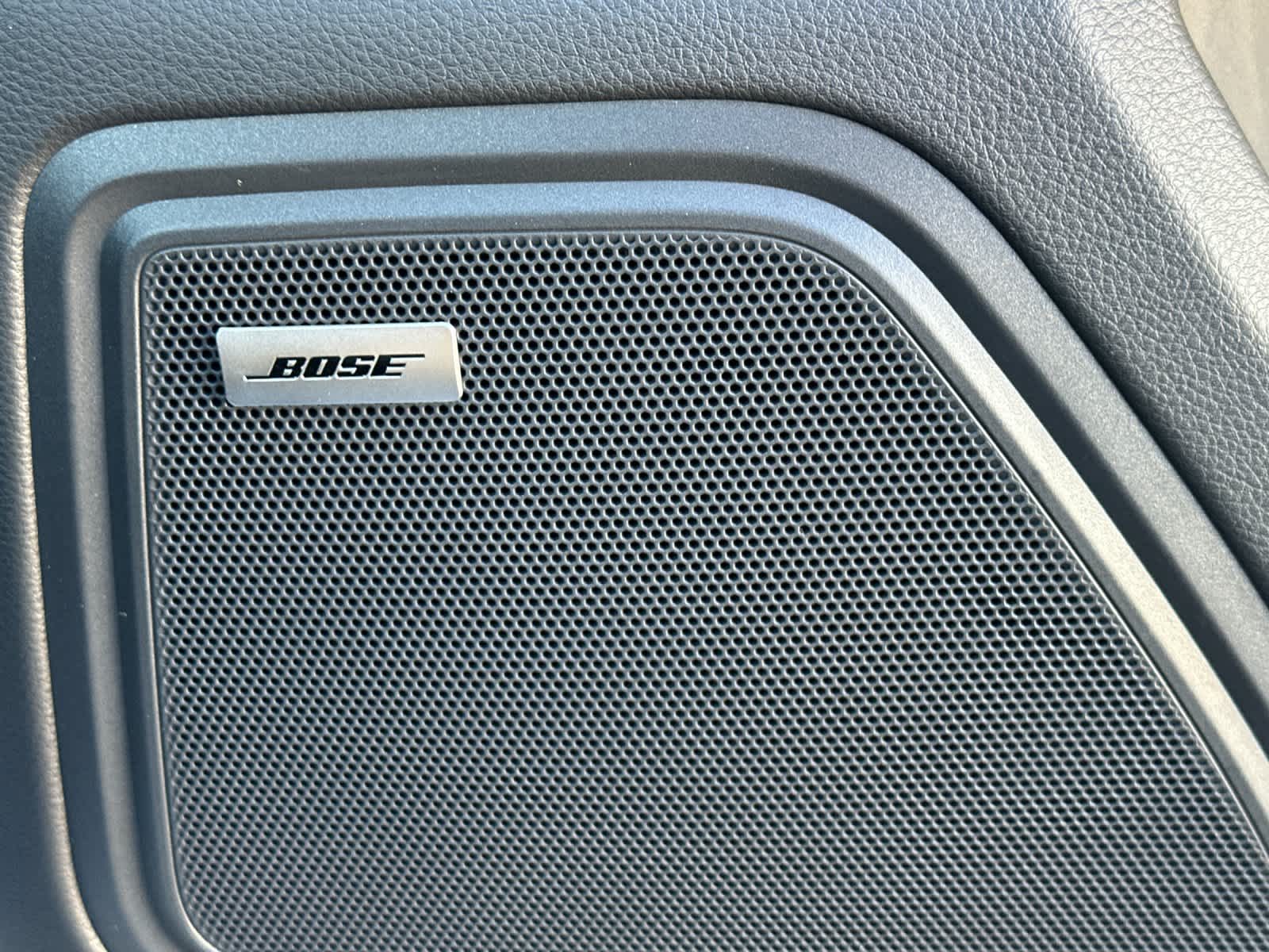 Thumbnail: 2026 Porsche Macan - 20