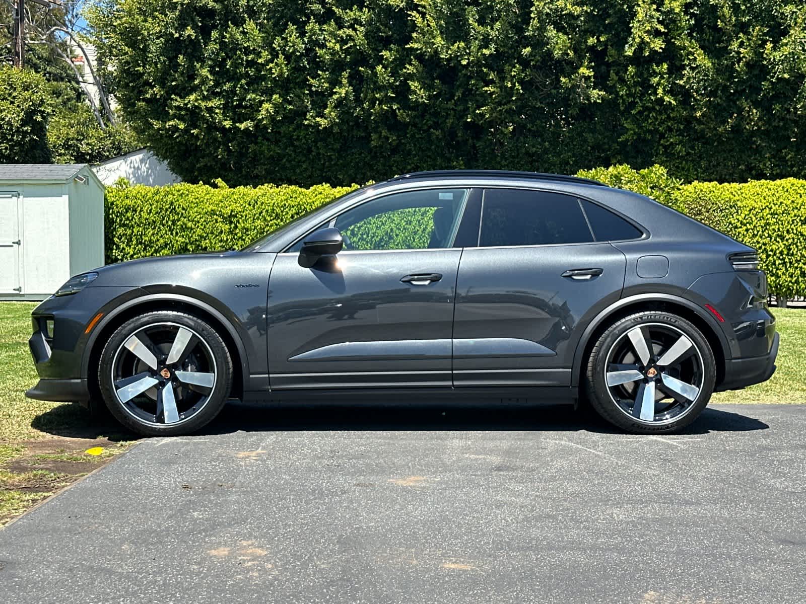 Thumbnail: 2026 Porsche Macan - 2