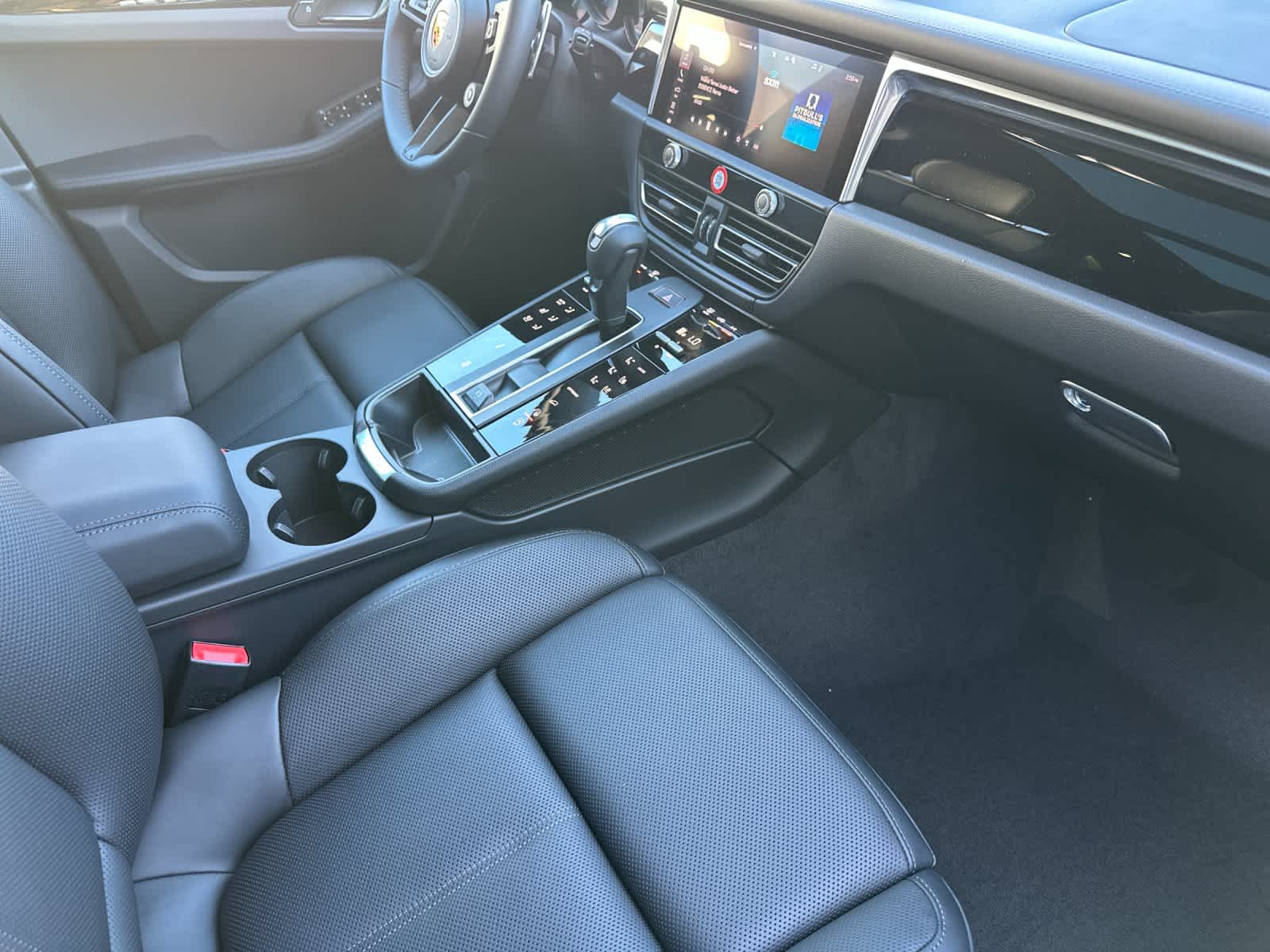 Thumbnail: 2026 Porsche Macan - 17