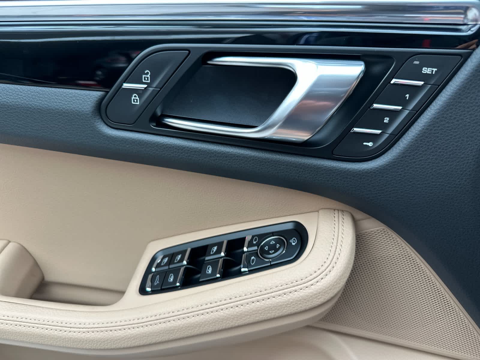 Thumbnail: 2026 Porsche Macan - 12