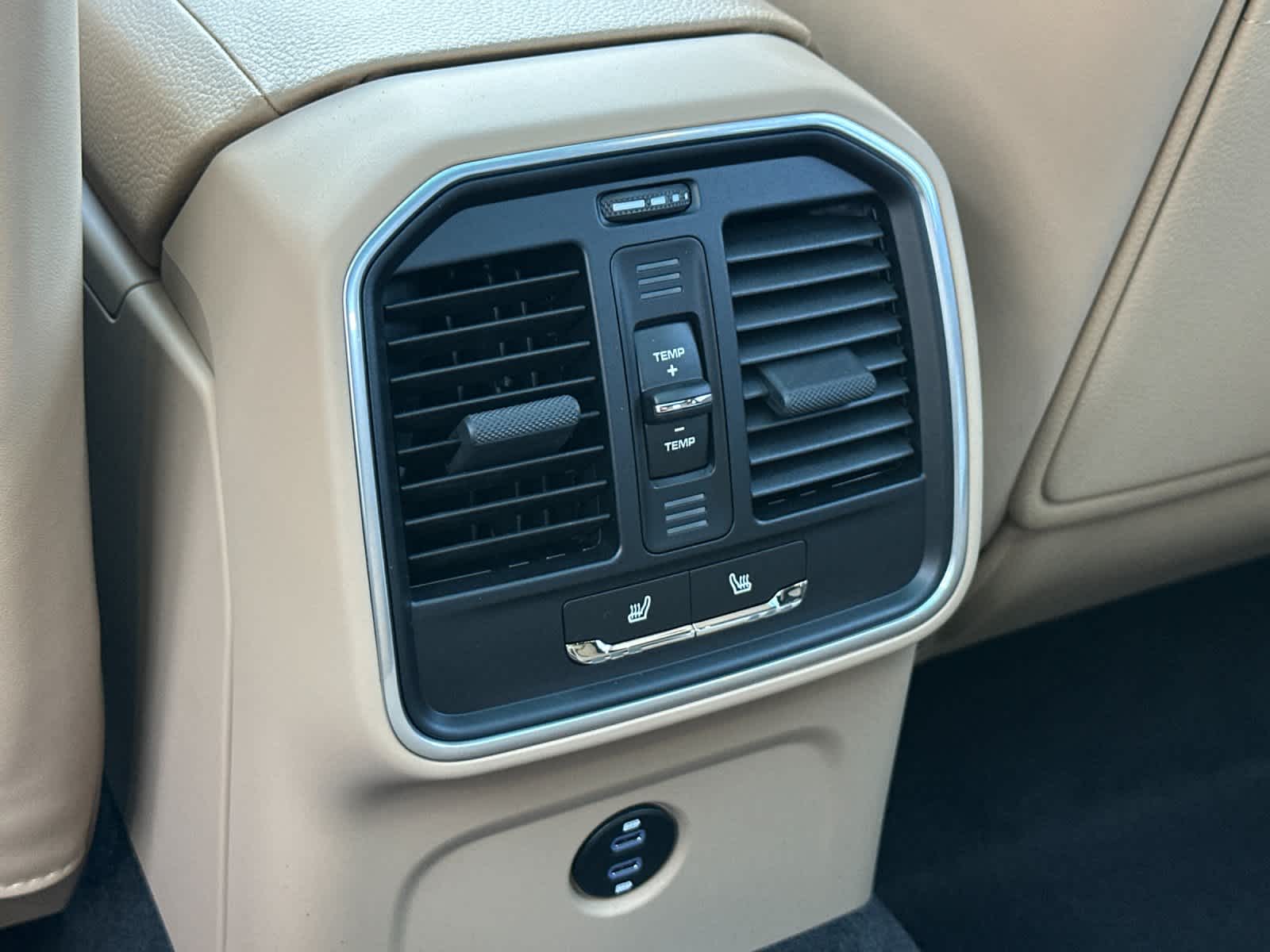 Thumbnail: 2026 Porsche Macan - 14