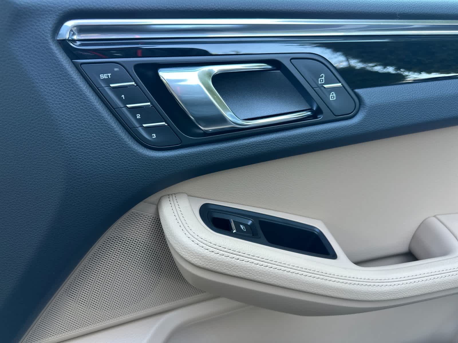 Thumbnail: 2026 Porsche Macan - 19