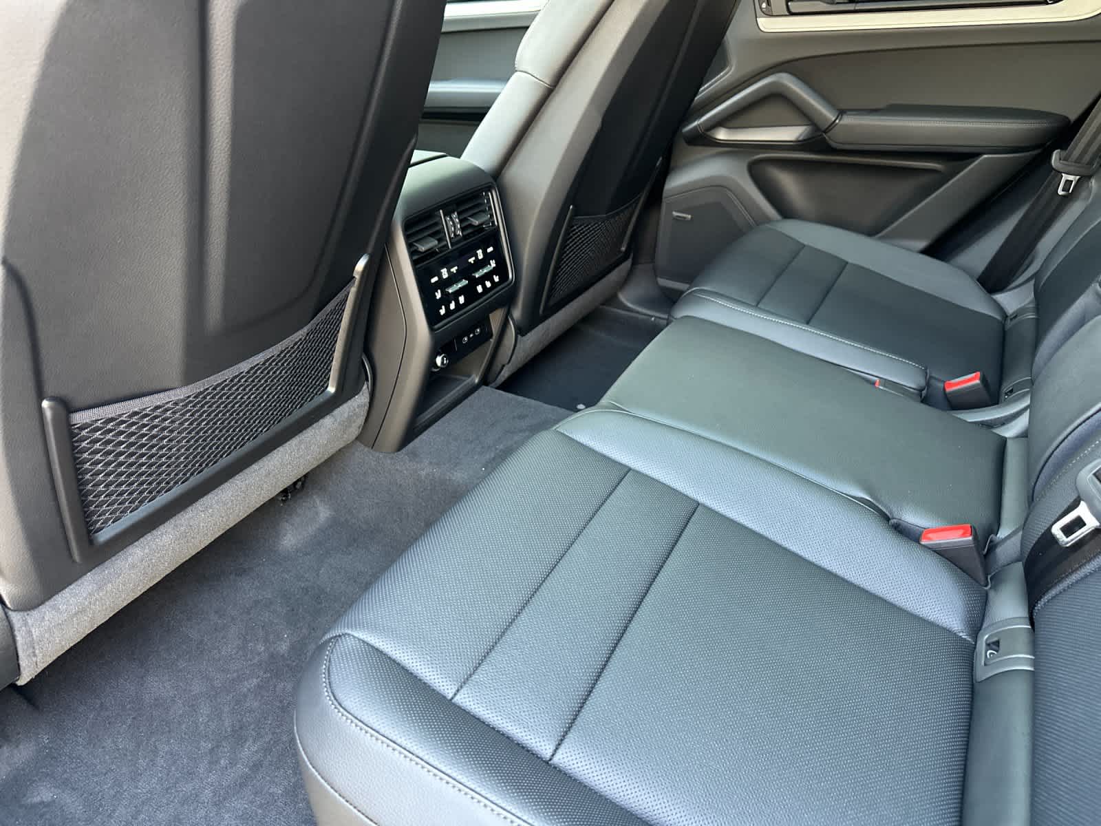 Thumbnail: 2026 Porsche Cayenne - 13