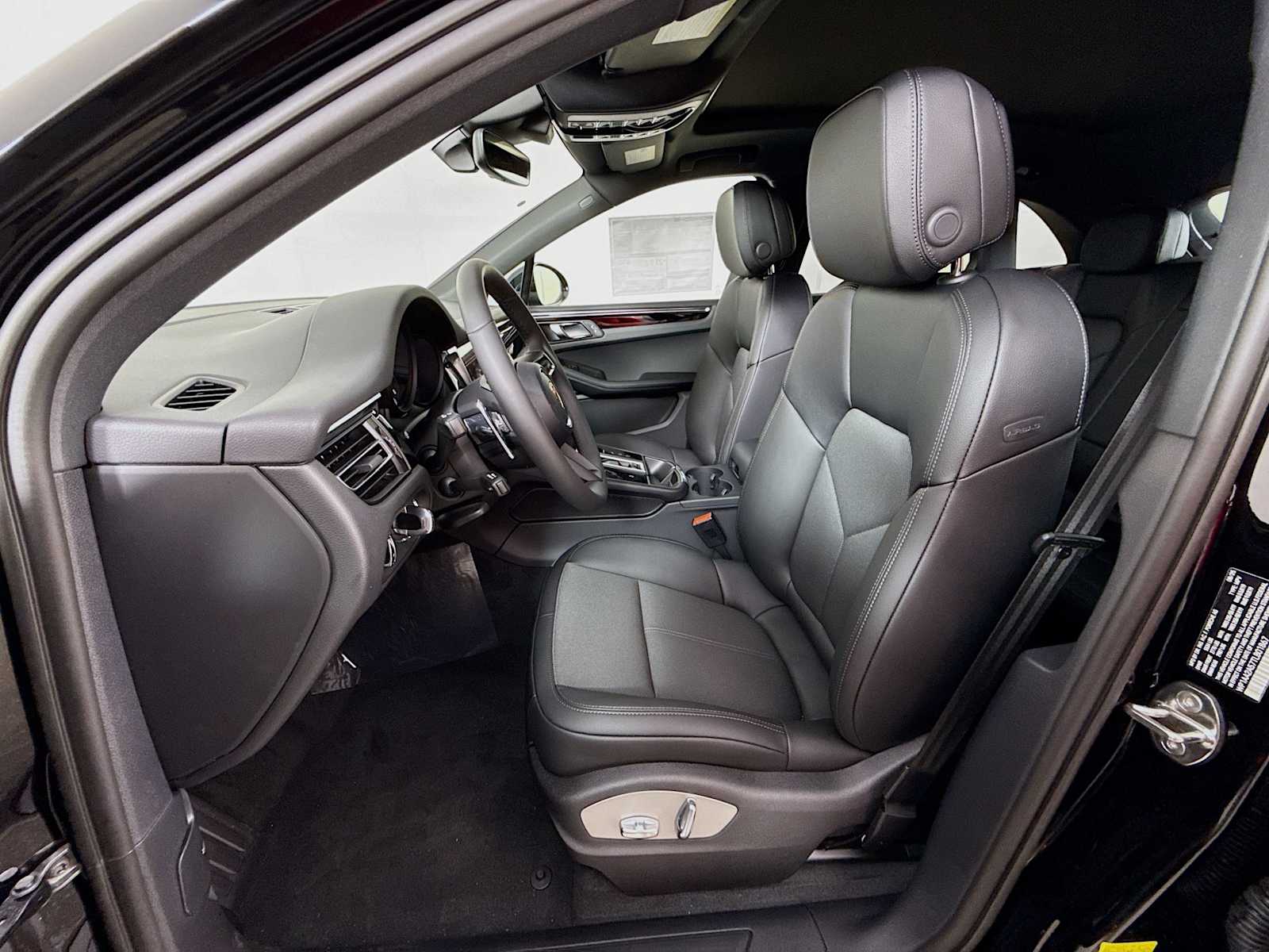 Thumbnail: 2026 Porsche Macan - 5