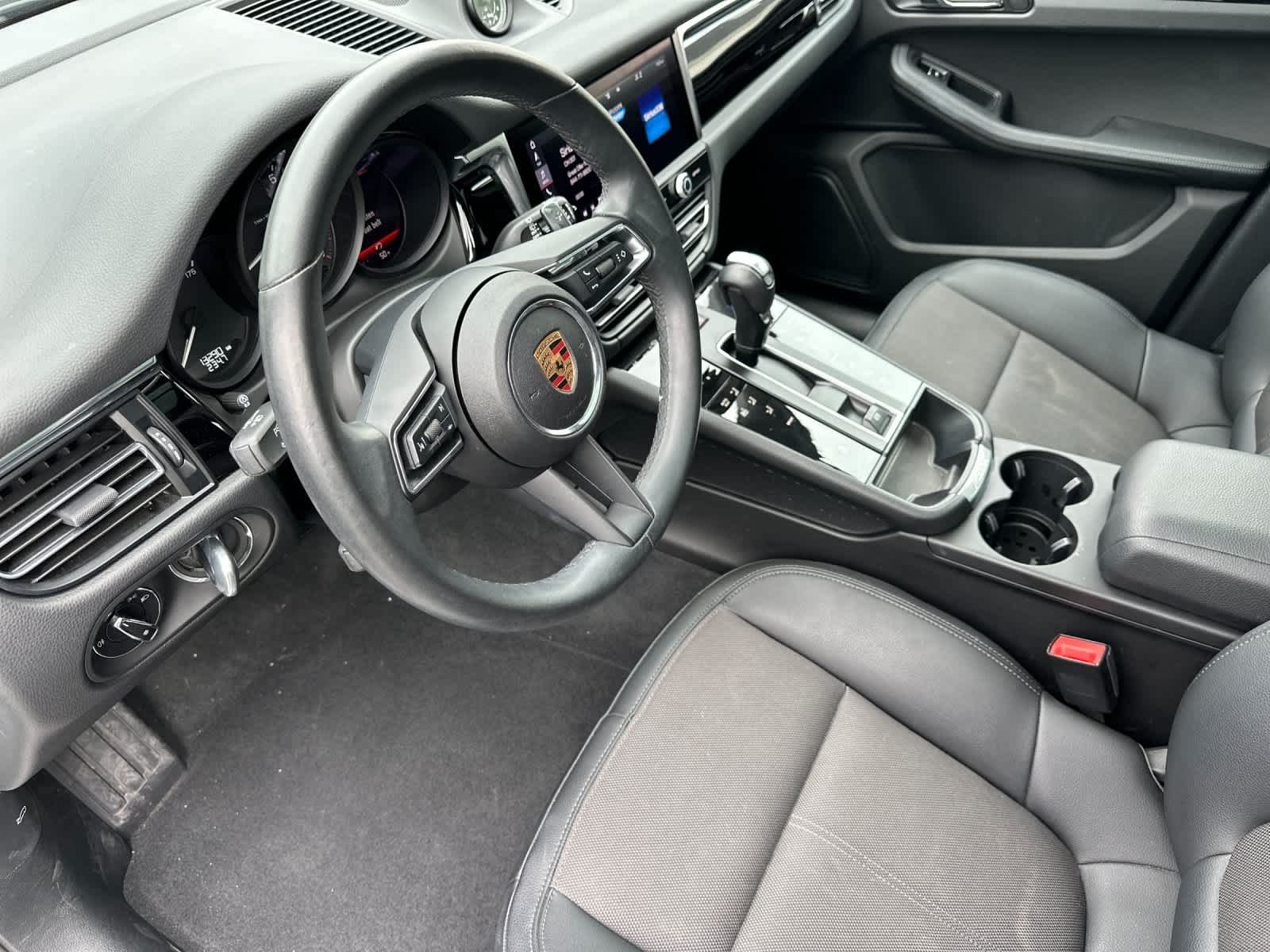 Thumbnail: 2025 Porsche Macan - 4