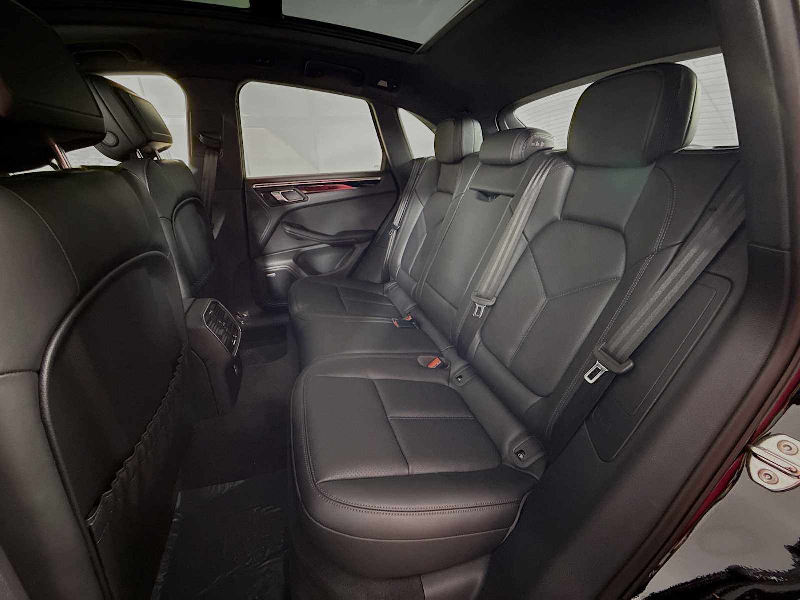 Thumbnail: 2026 Porsche Macan - 17