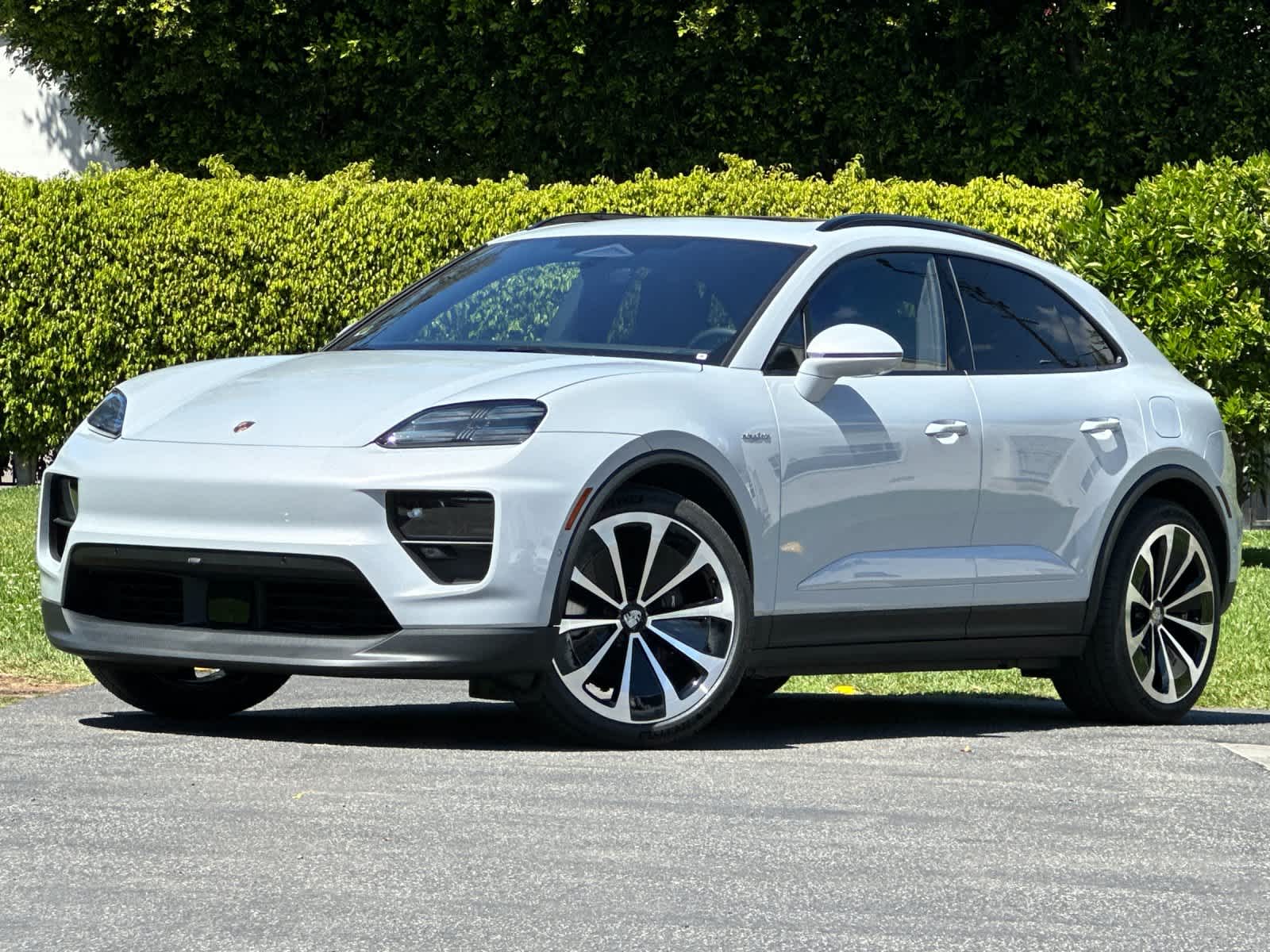 Thumbnail: 2026 Porsche Macan - 1