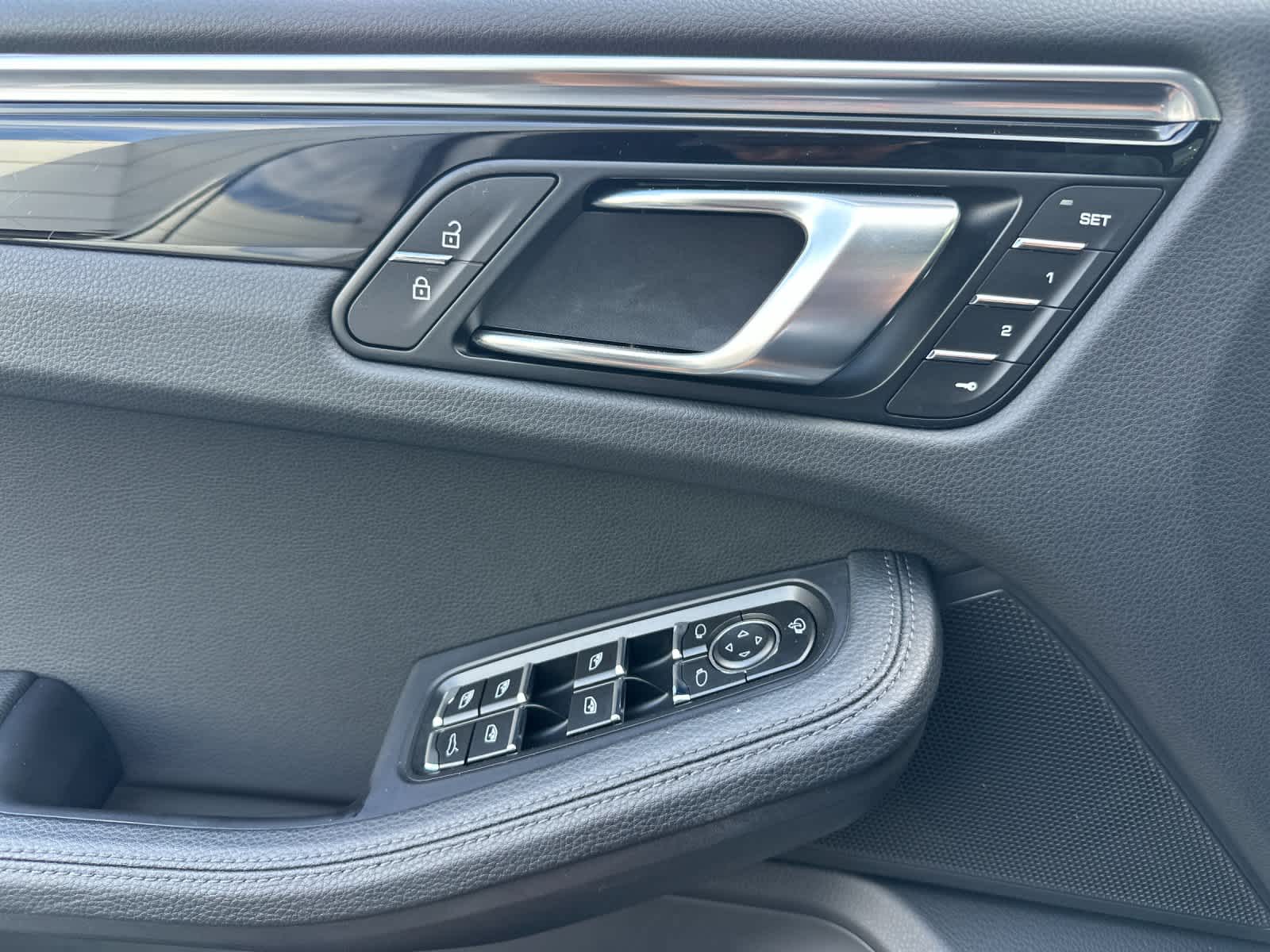 Thumbnail: 2025 Porsche Macan - 12
