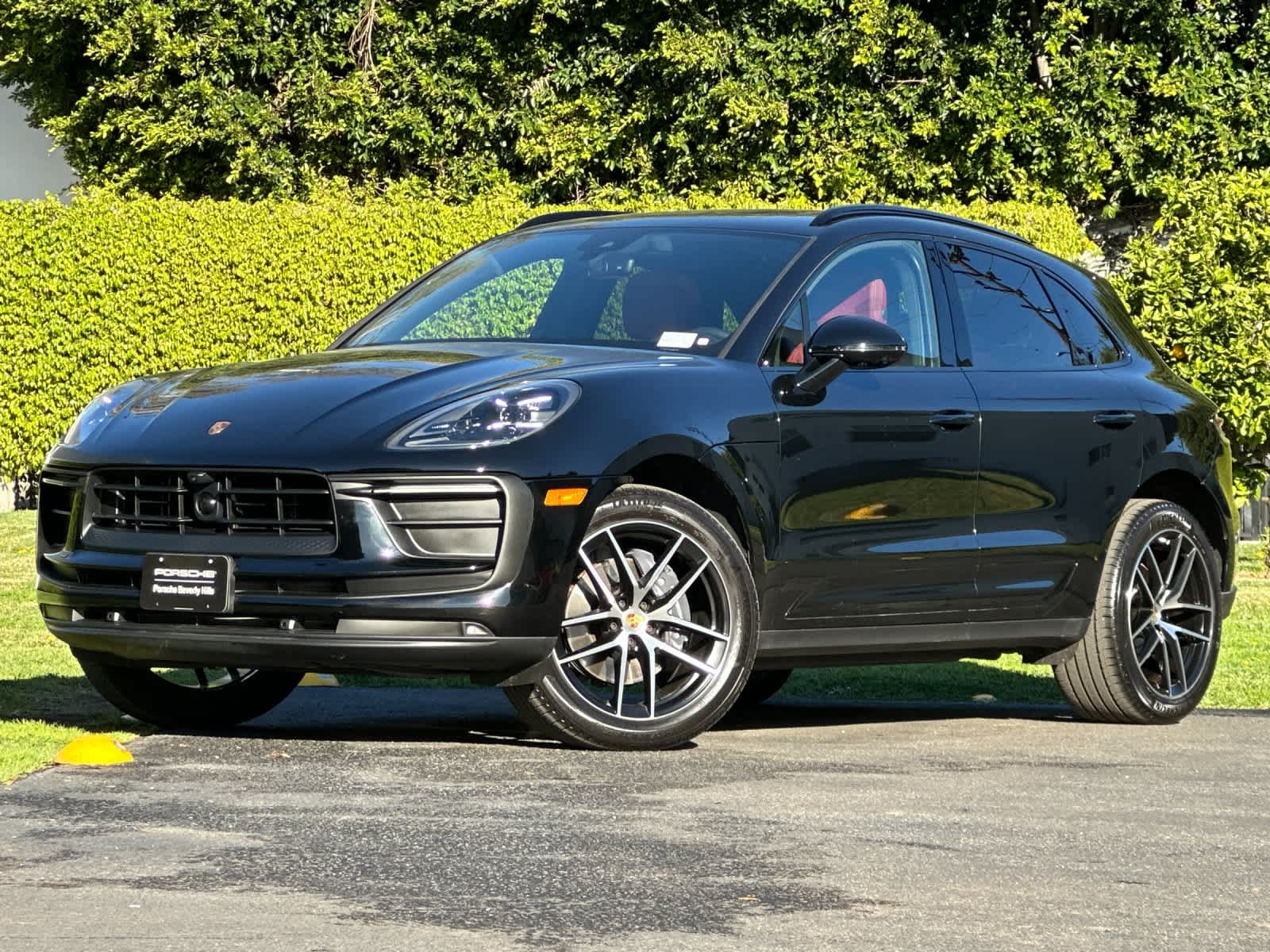 Thumbnail: 2025 Porsche Macan - 1