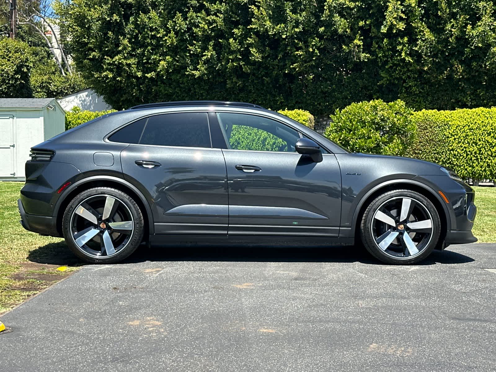 Thumbnail: 2026 Porsche Macan - 9
