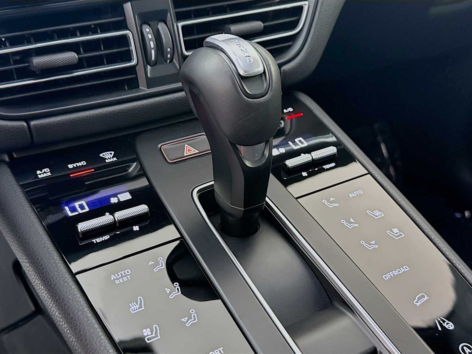 Thumbnail: 2025 Porsche Macan - 14