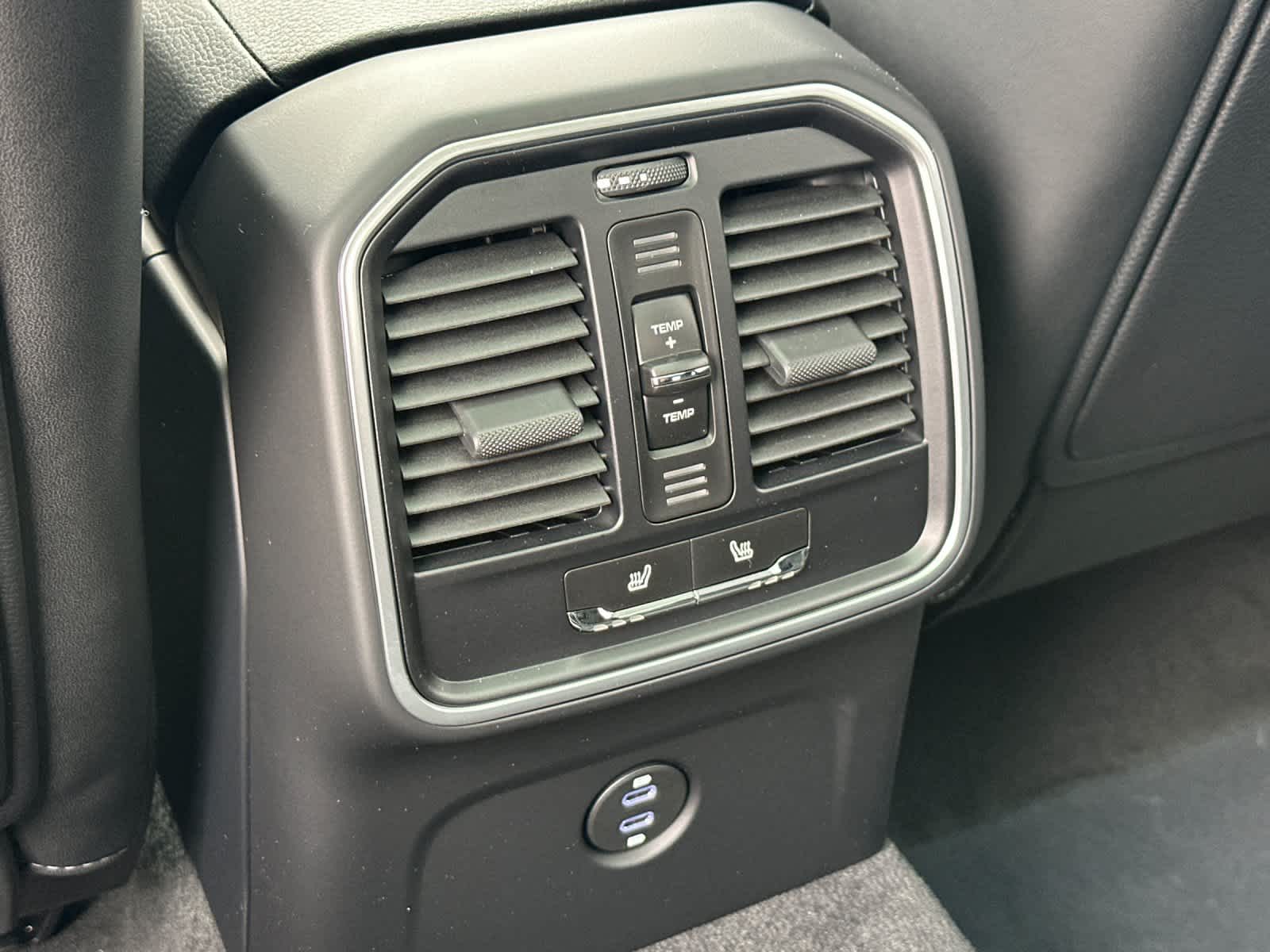 Thumbnail: 2026 Porsche Macan - 14