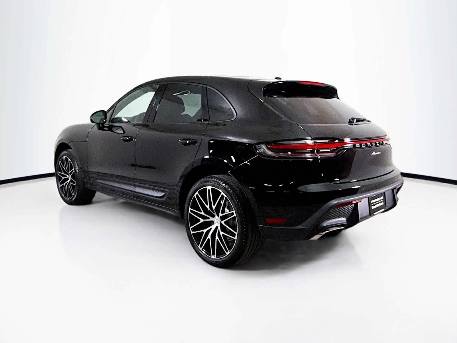 Thumbnail: 2025 Porsche Macan - 3