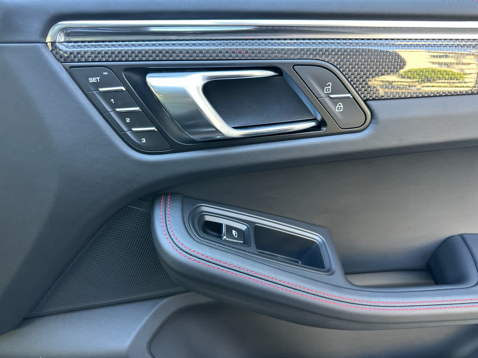 Thumbnail: 2026 Porsche Macan - 19