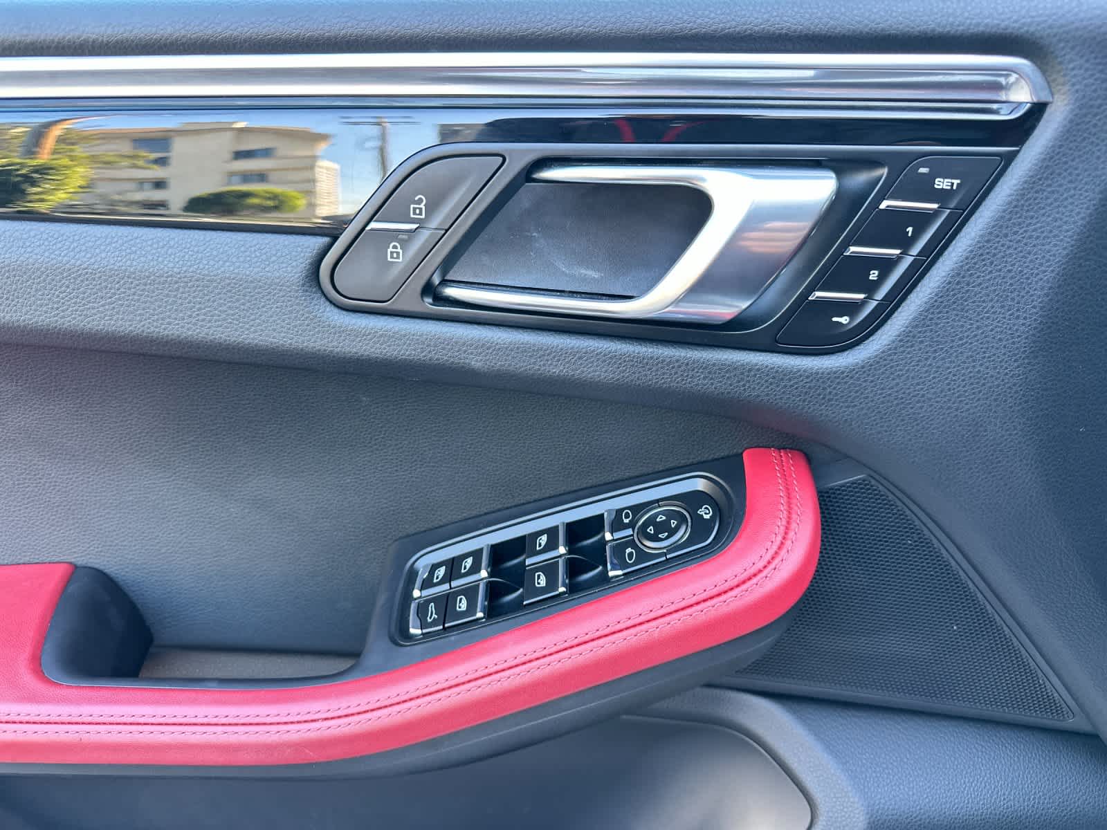 Thumbnail: 2025 Porsche Macan - 12