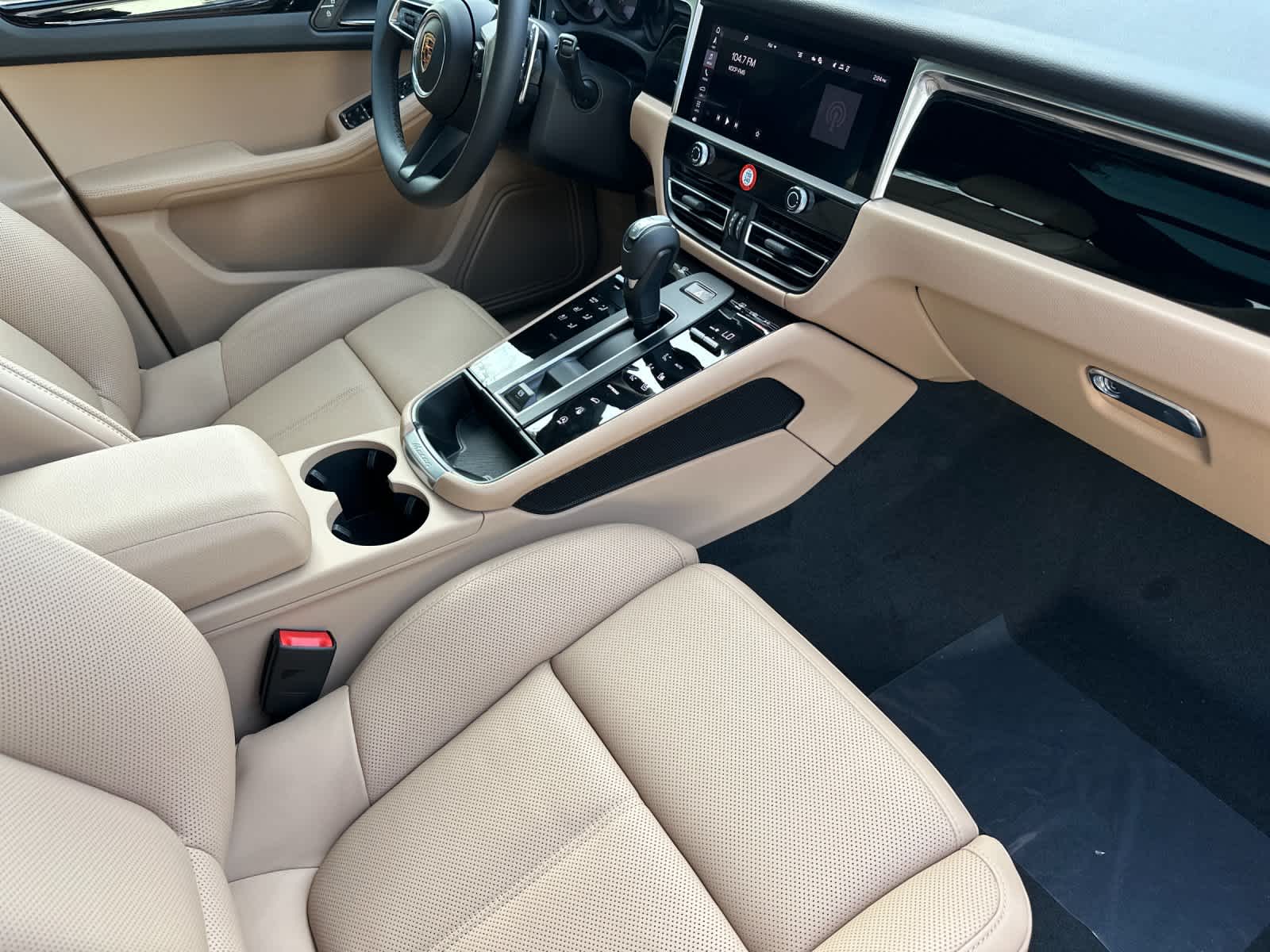 Thumbnail: 2026 Porsche Macan - 17