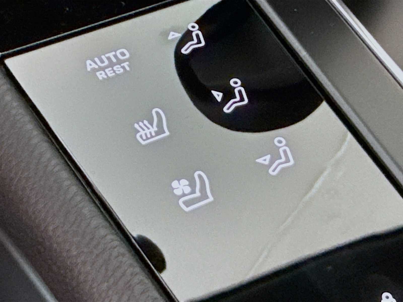 Thumbnail: 2026 Porsche Macan - 16